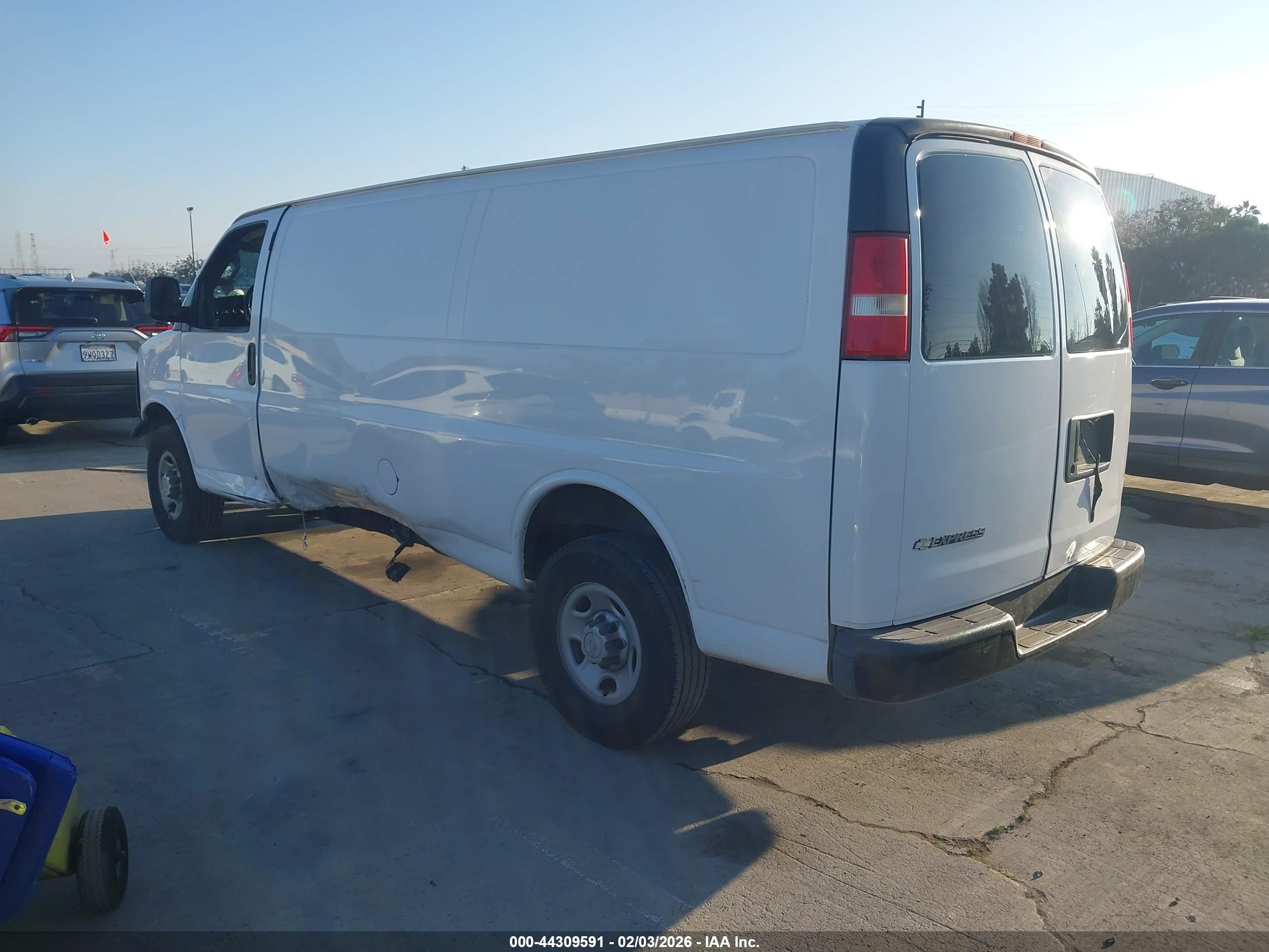 CHEVROLET EXPRESS image 3
