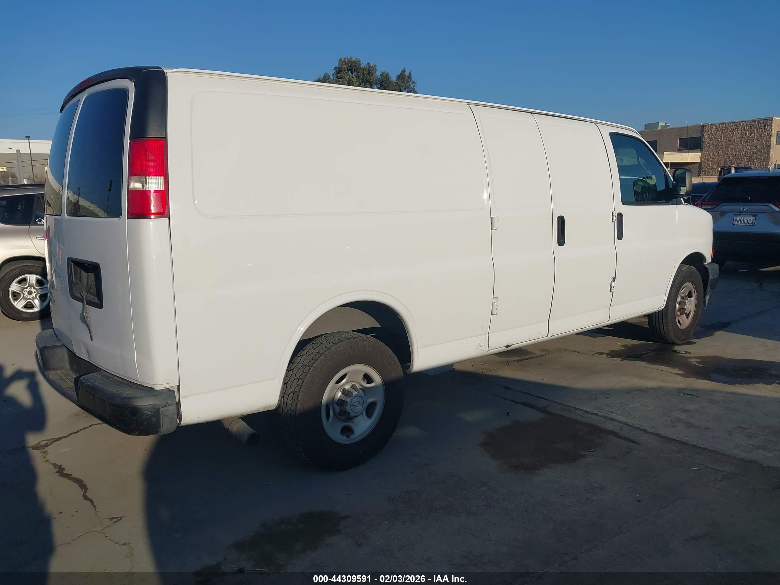 CHEVROLET EXPRESS image 4