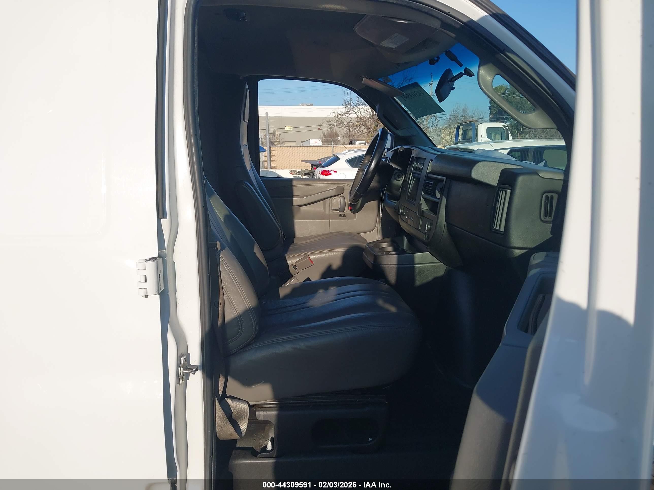 CHEVROLET EXPRESS image 5