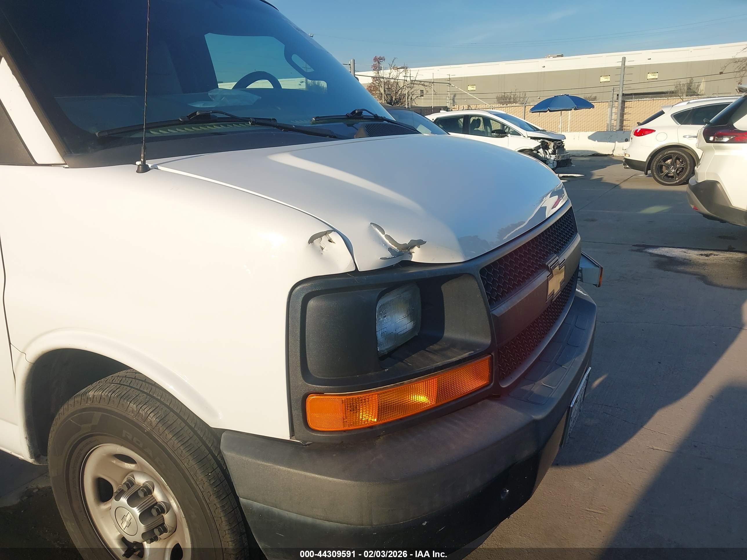 CHEVROLET EXPRESS image 6