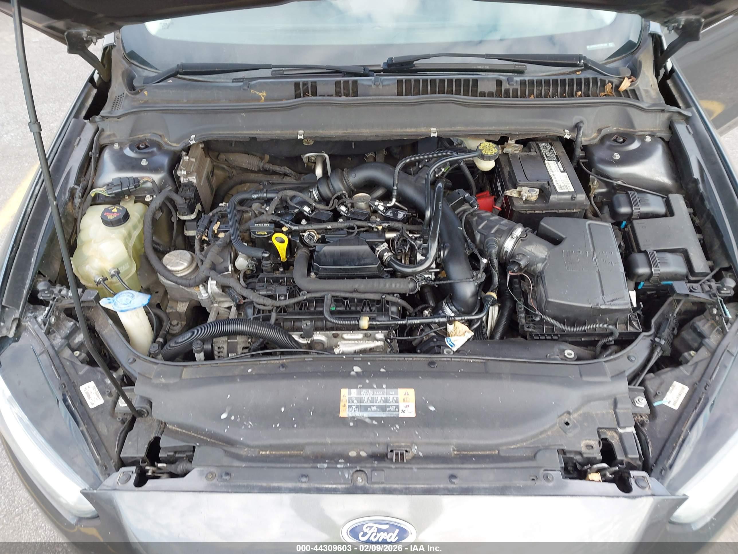 FORD FUSION image 10