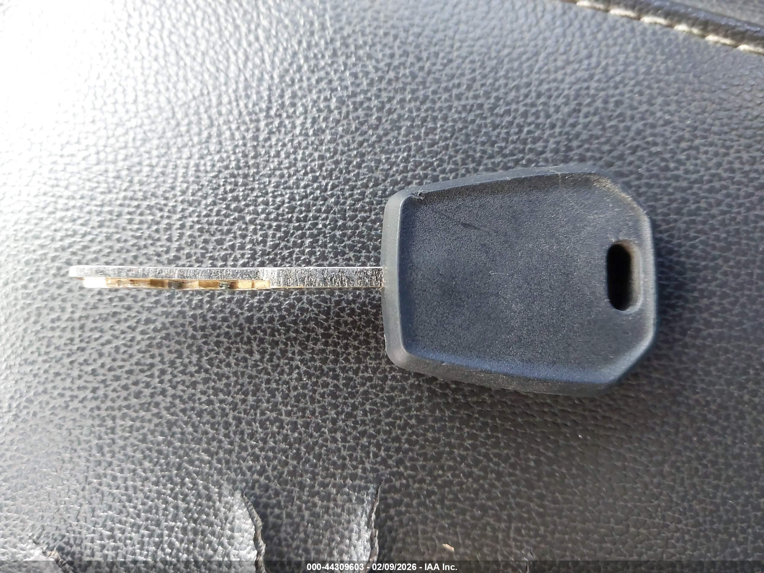 FORD FUSION image 11