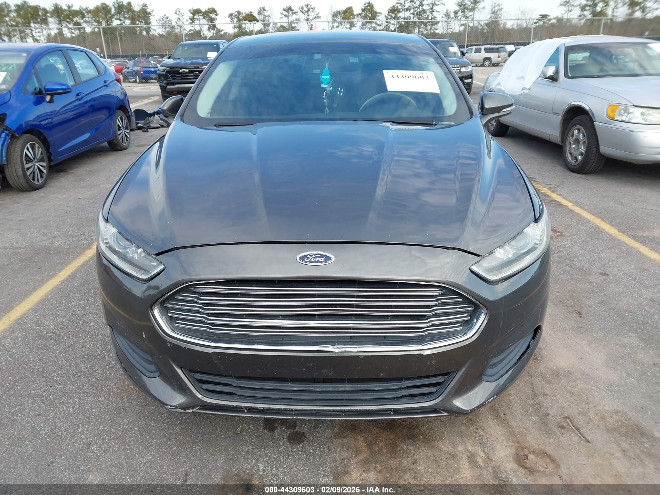 FORD FUSION image 6