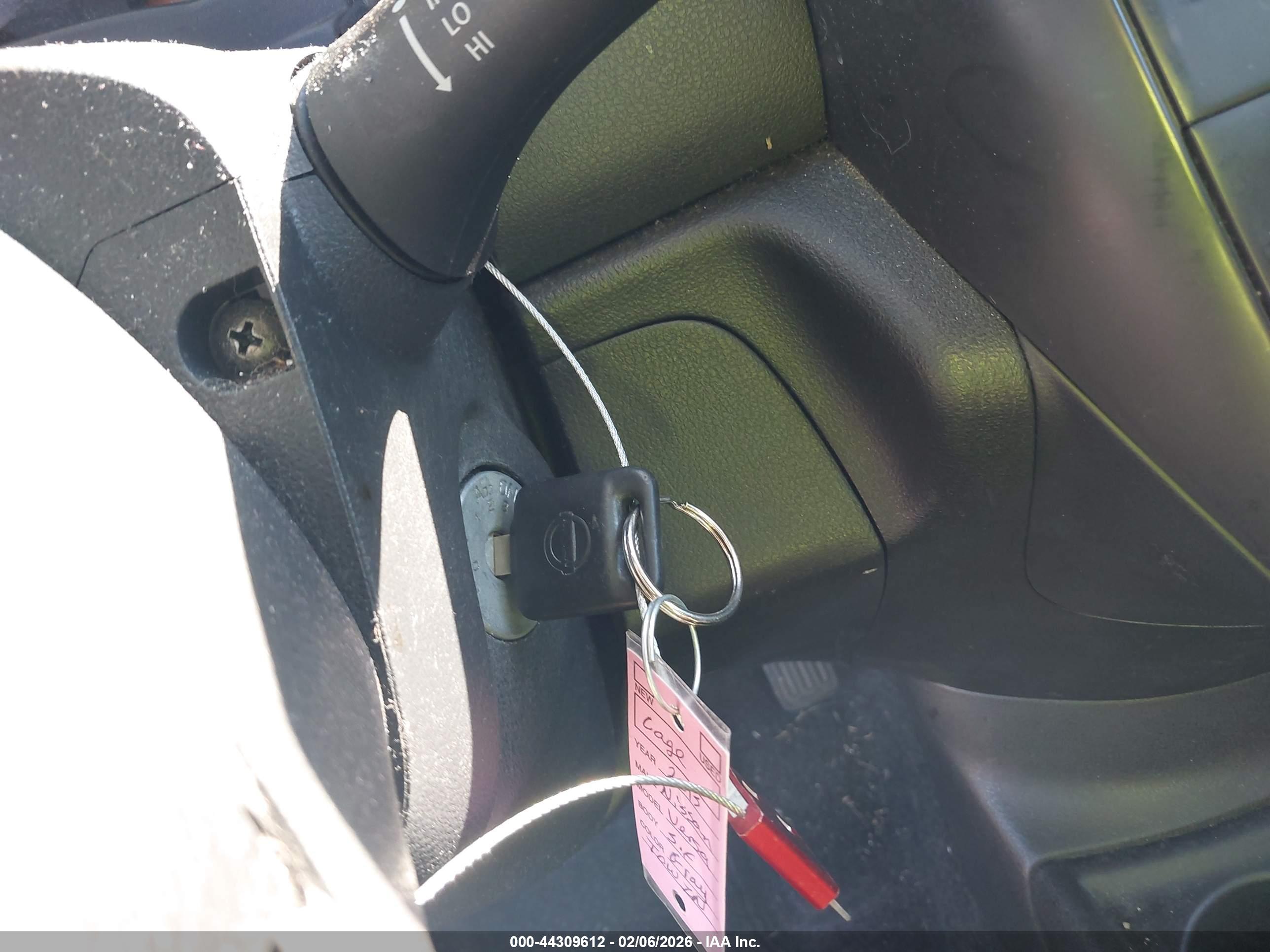 NISSAN VERSA image 11