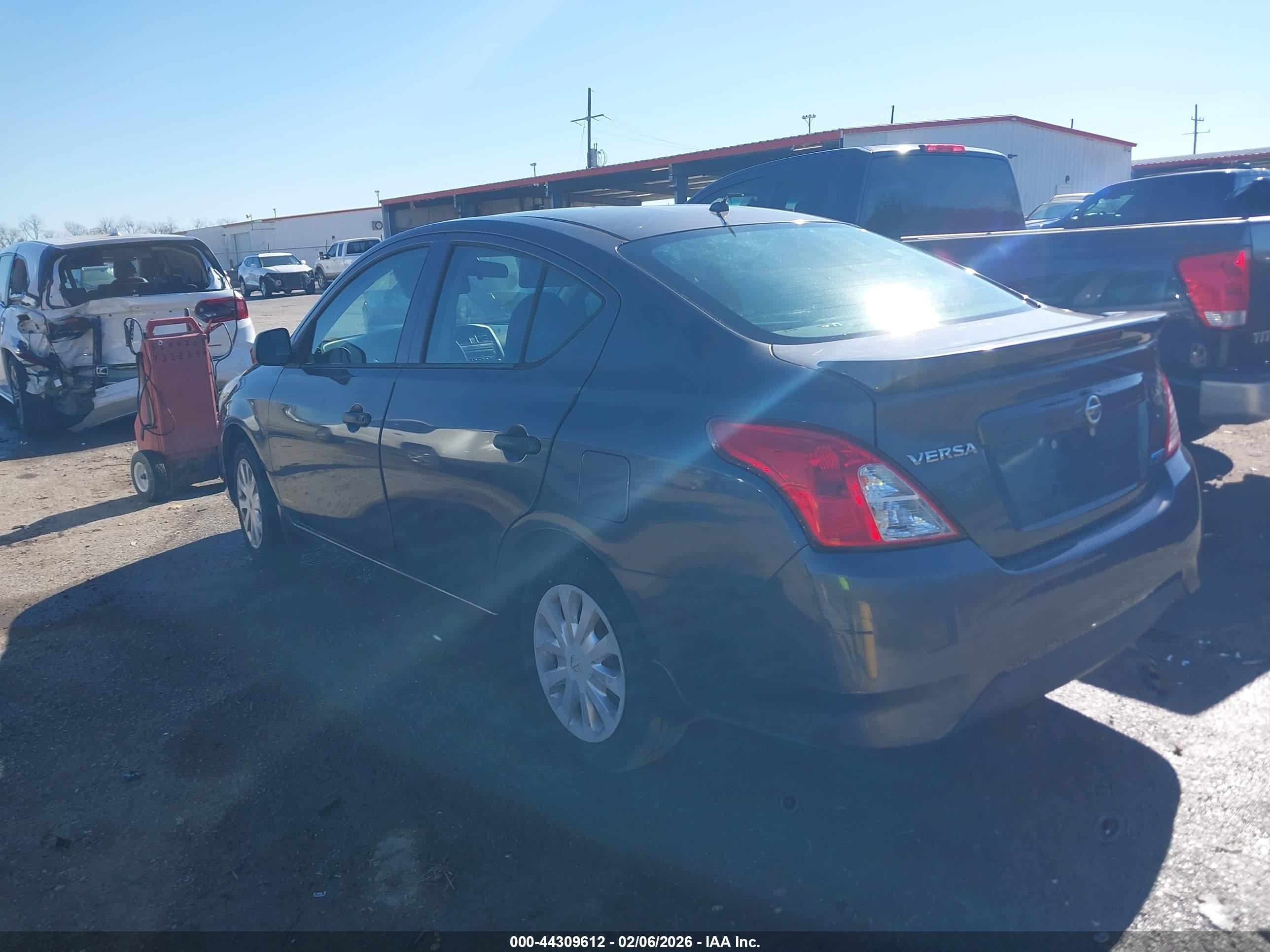 NISSAN VERSA image 3