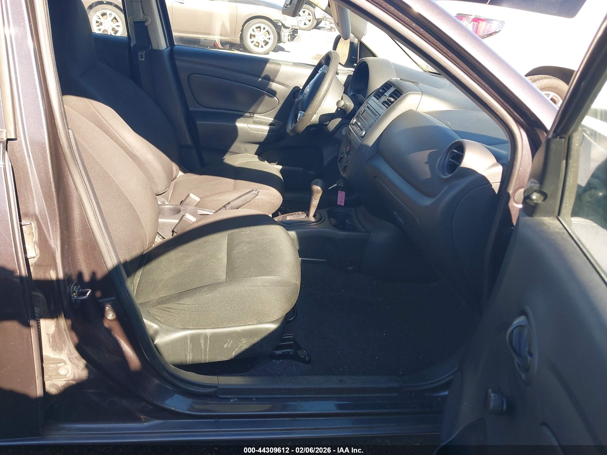 NISSAN VERSA image 5