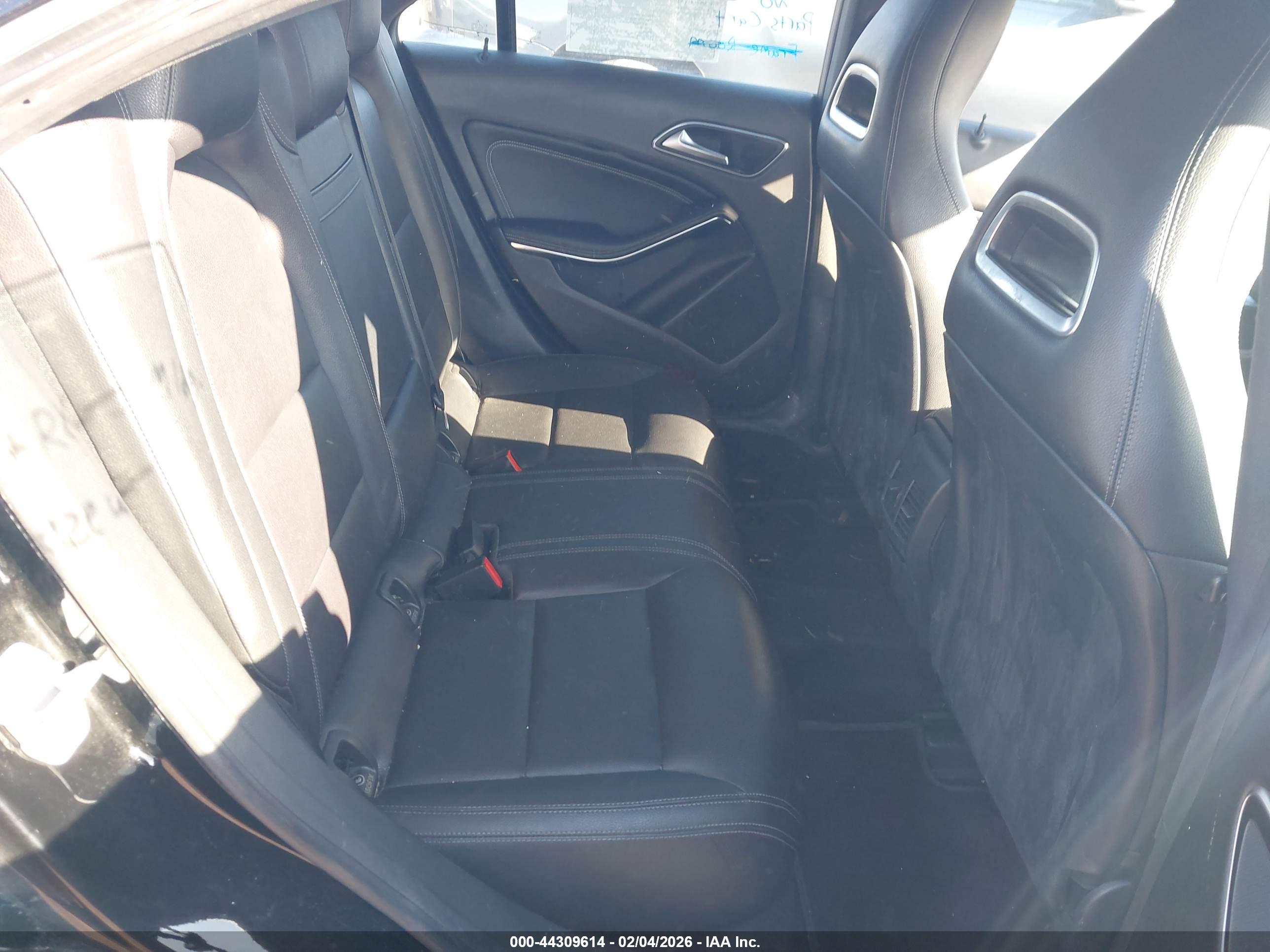 MERCEDES-BENZ CLA image 8