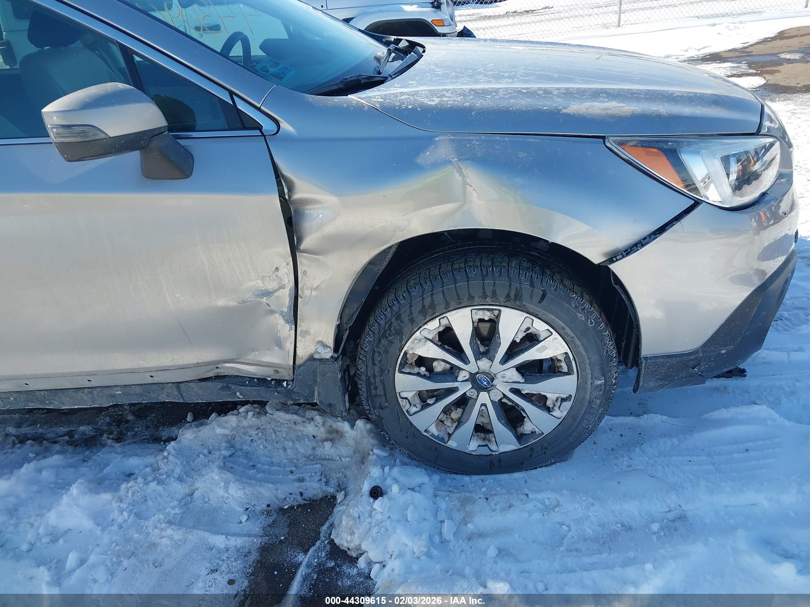 SUBARU OUTBACK image 6