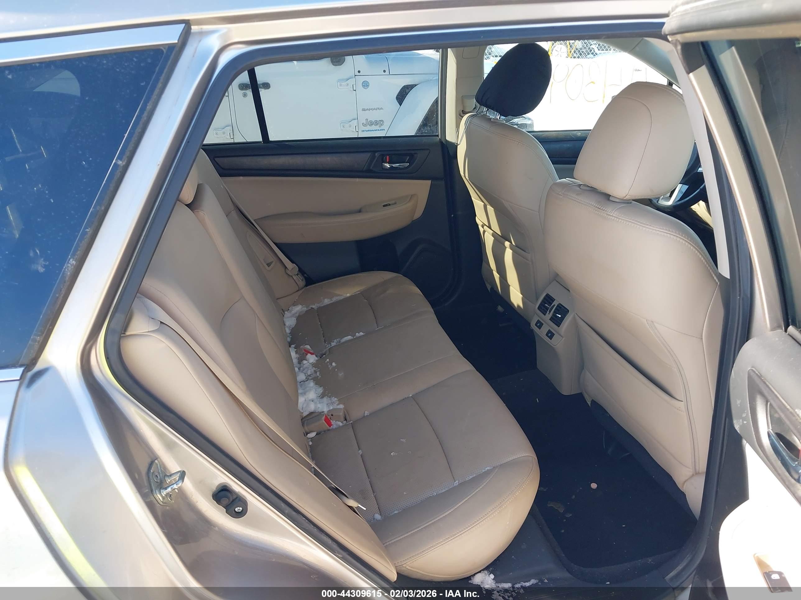 SUBARU OUTBACK image 8