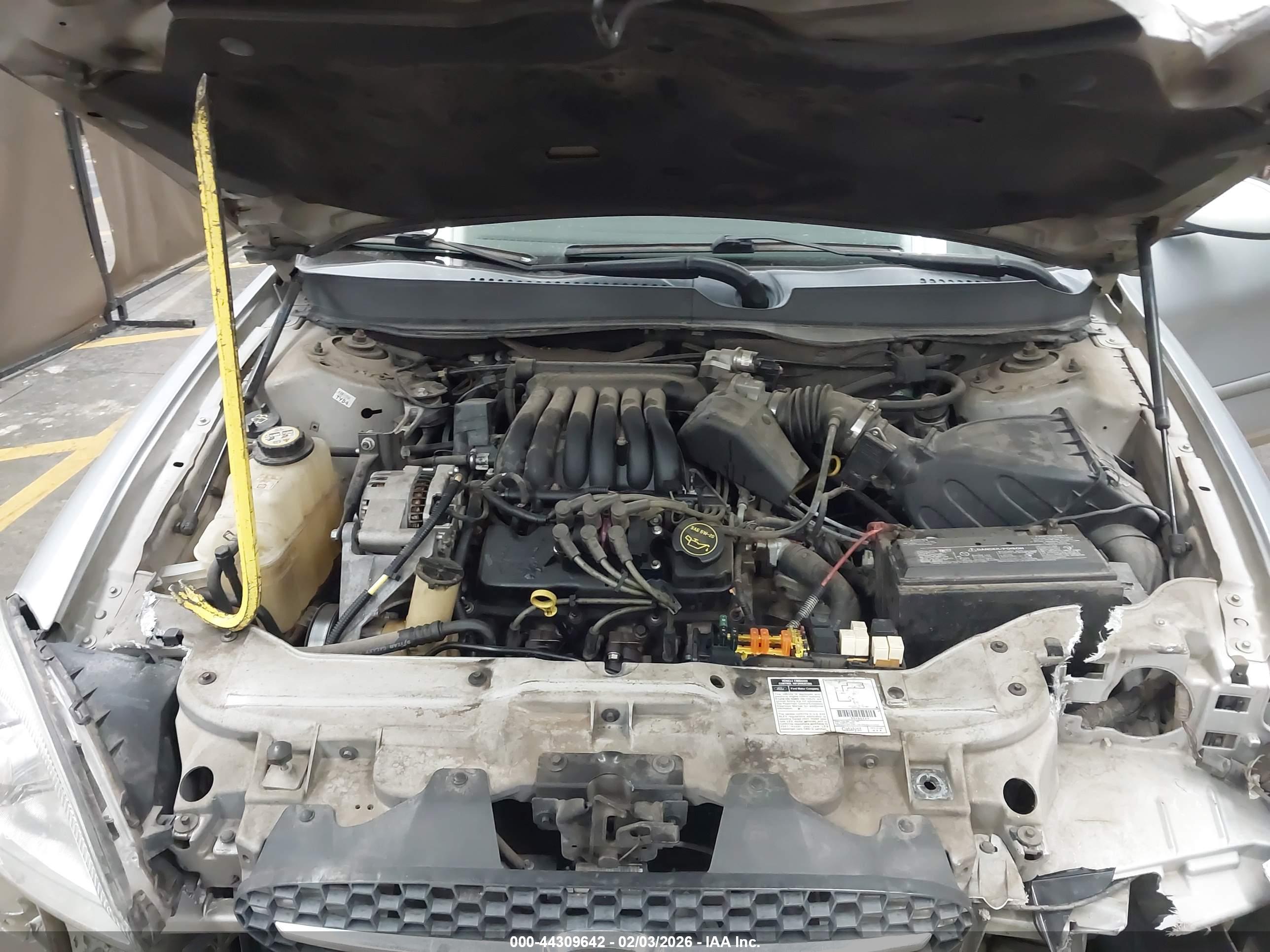 FORD TAURUS image 10