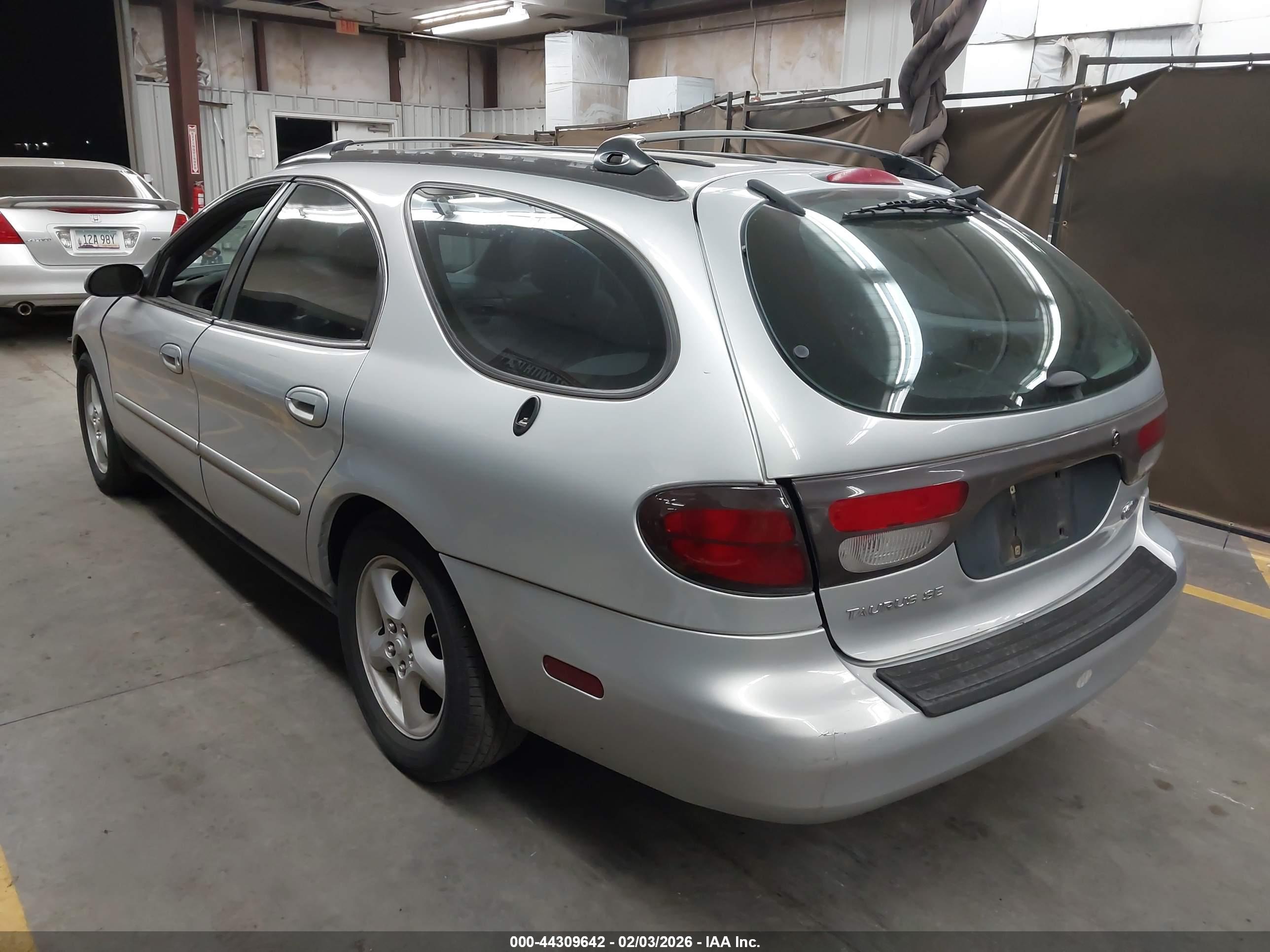 FORD TAURUS image 3