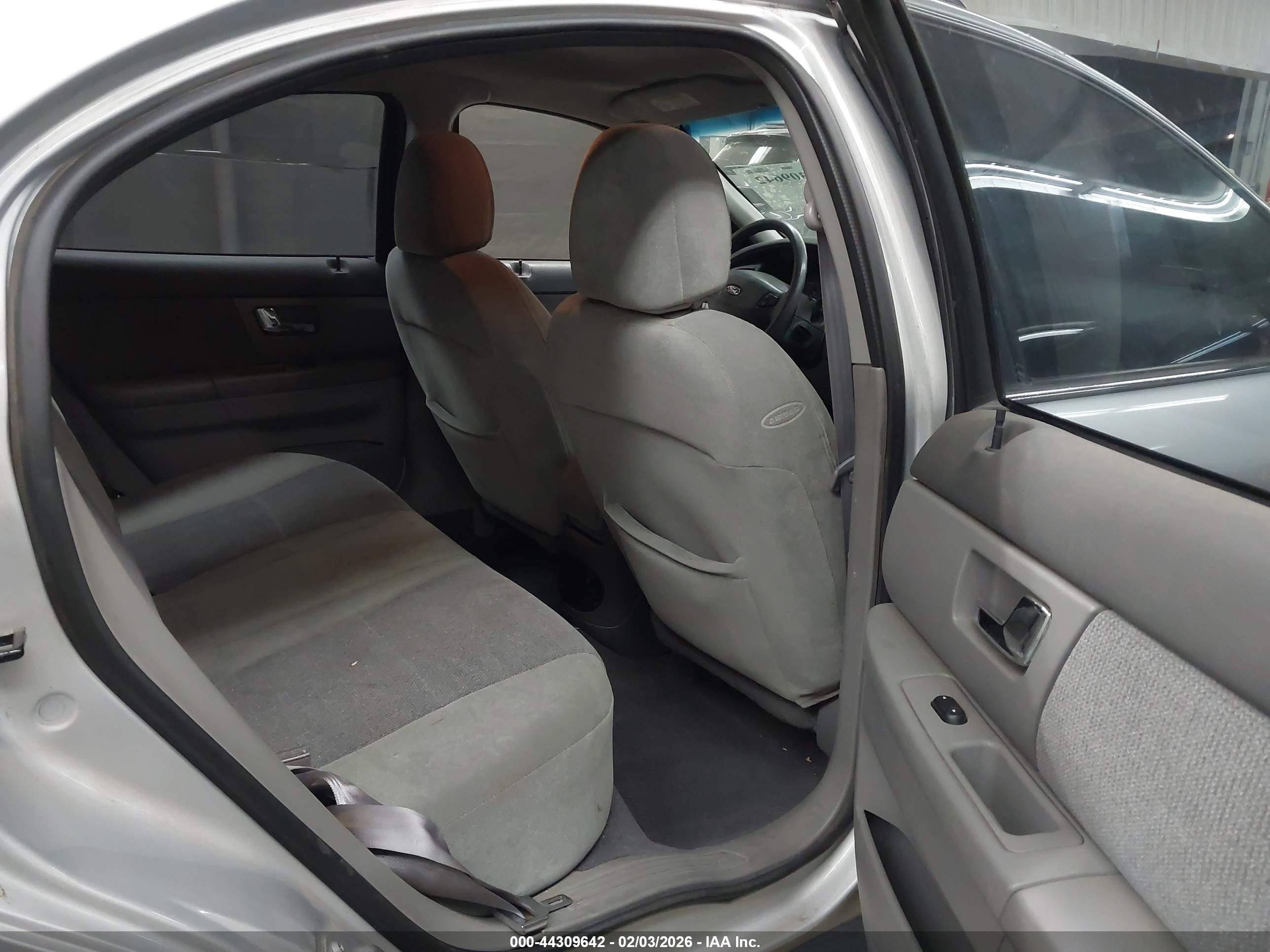 FORD TAURUS image 8