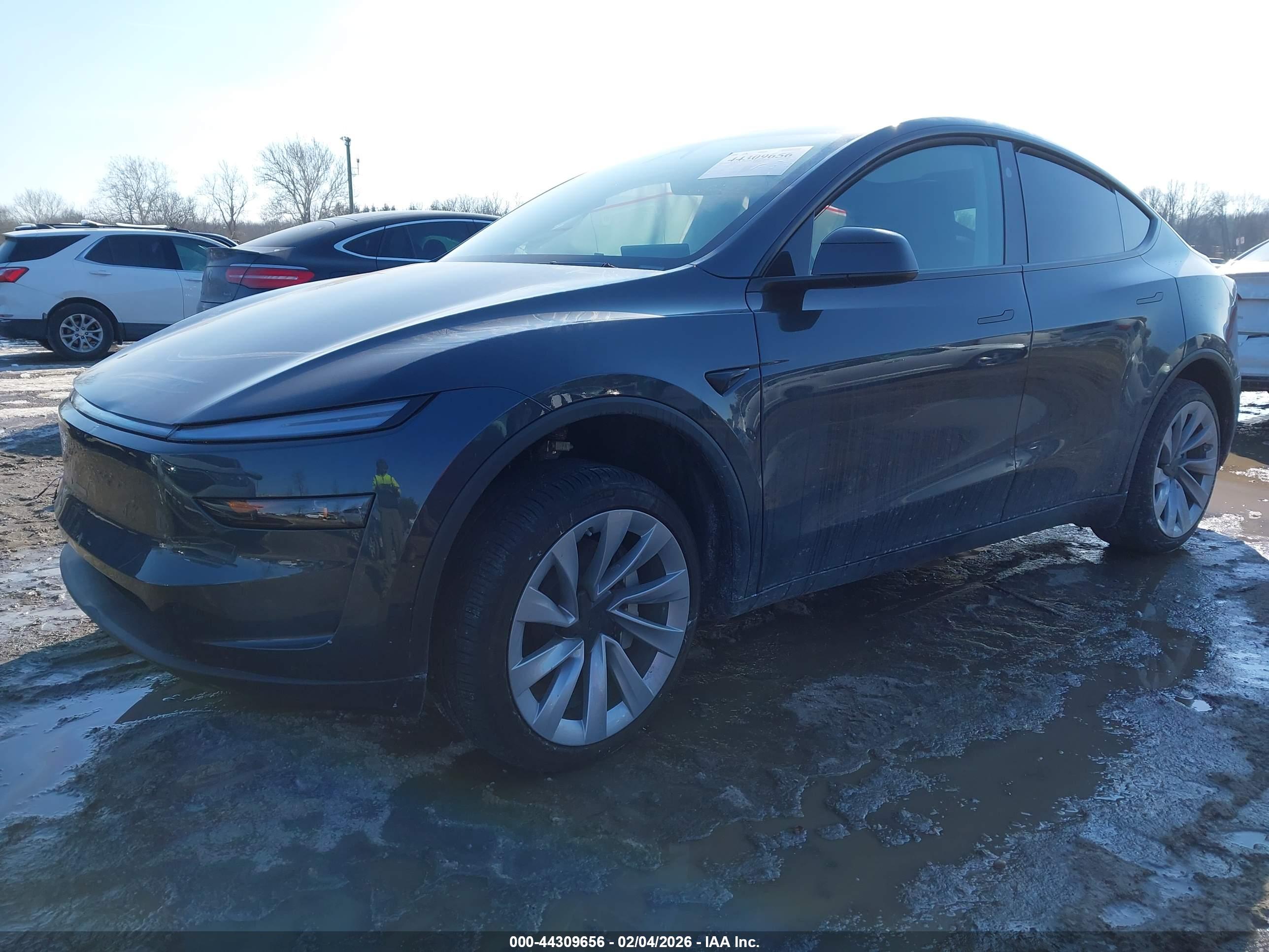 TESLA MODEL image 2