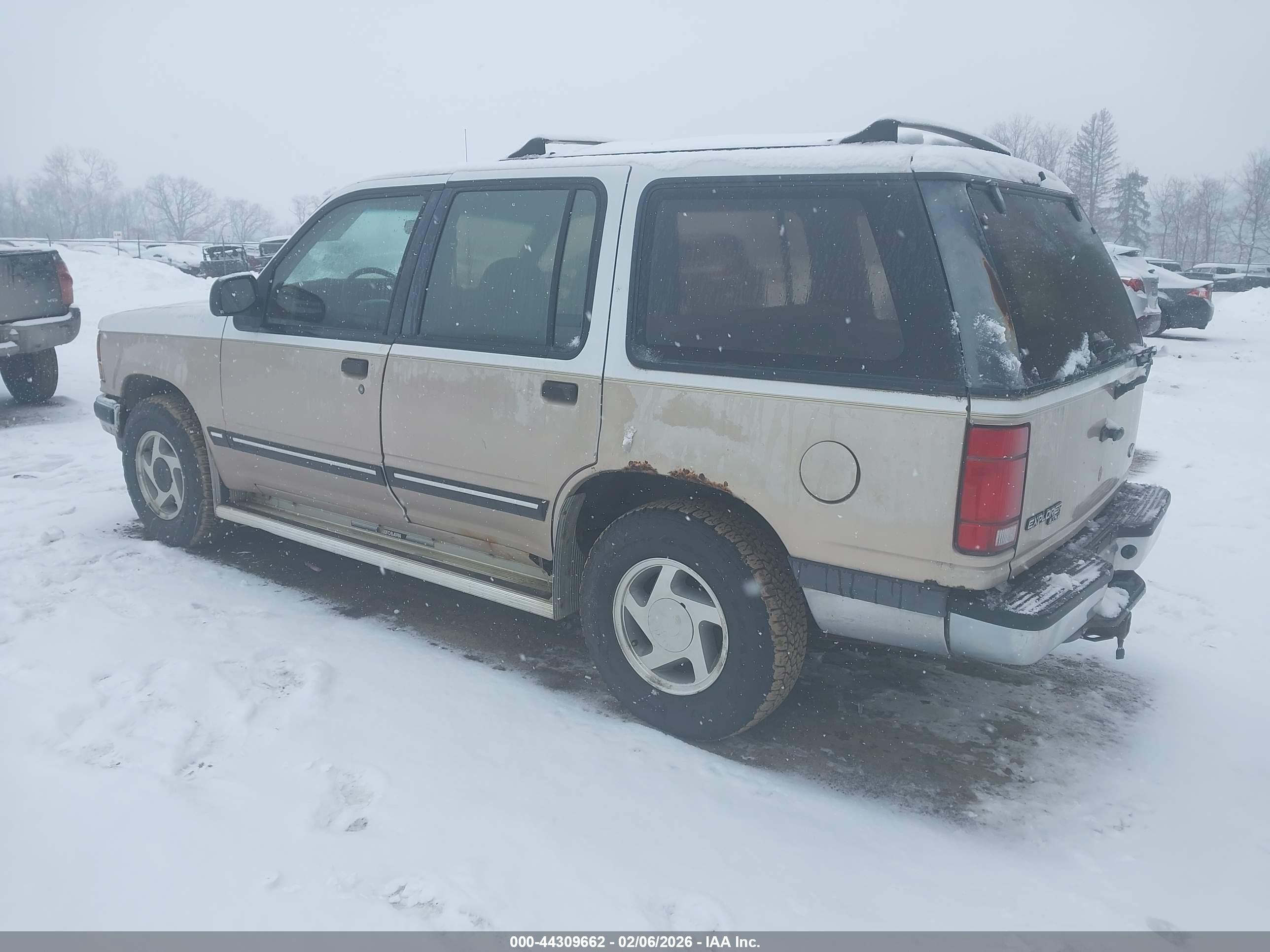 FORD EXPLORER image 3