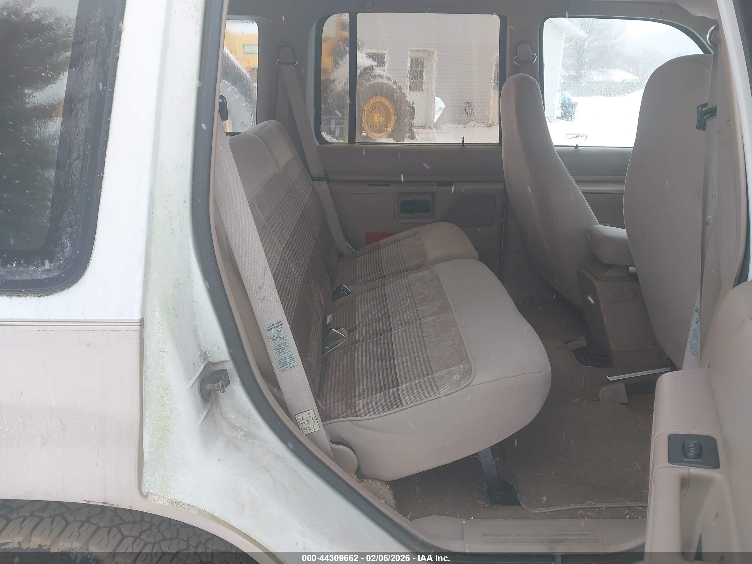 FORD EXPLORER image 8