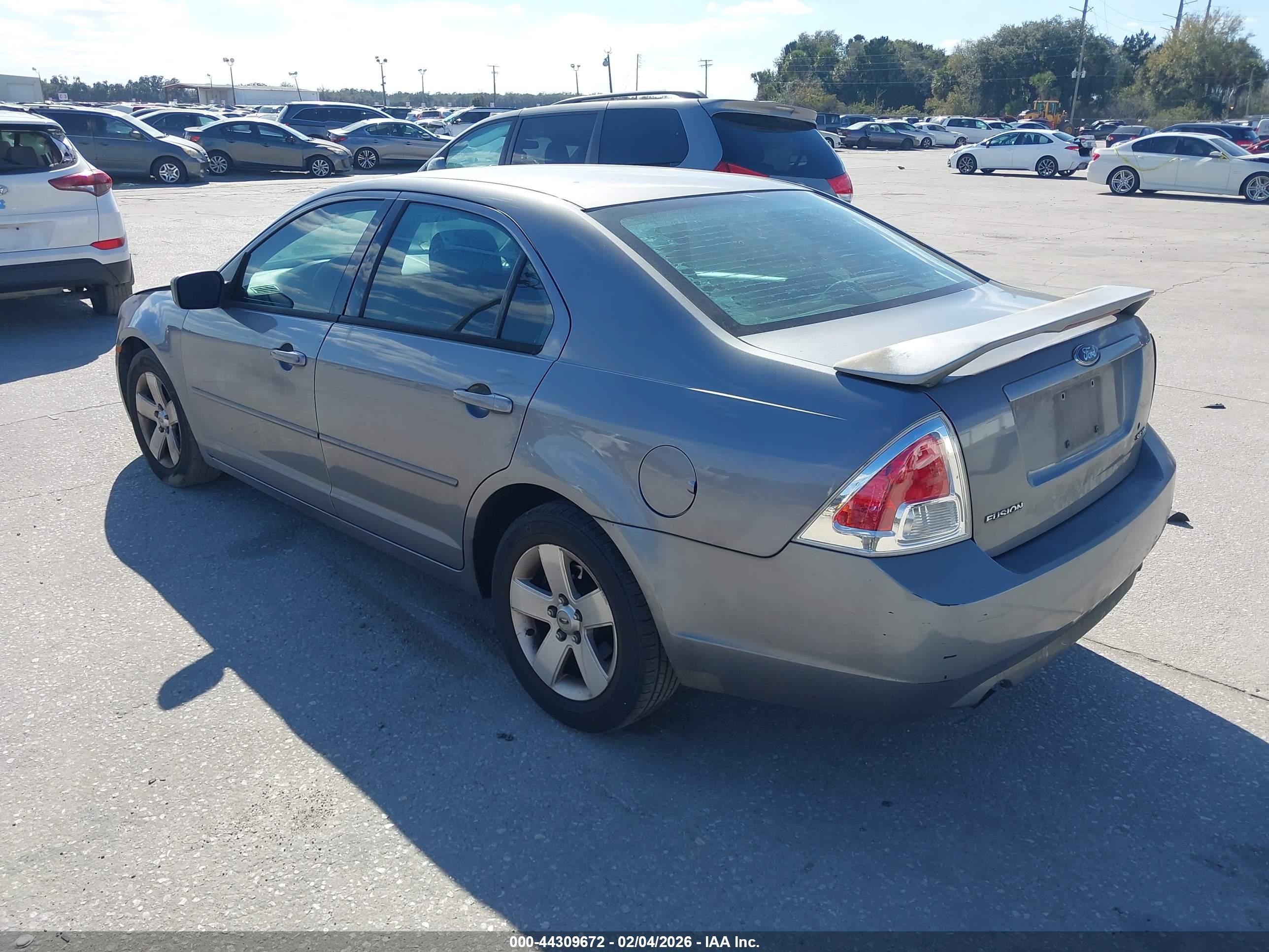 FORD FUSION image 3