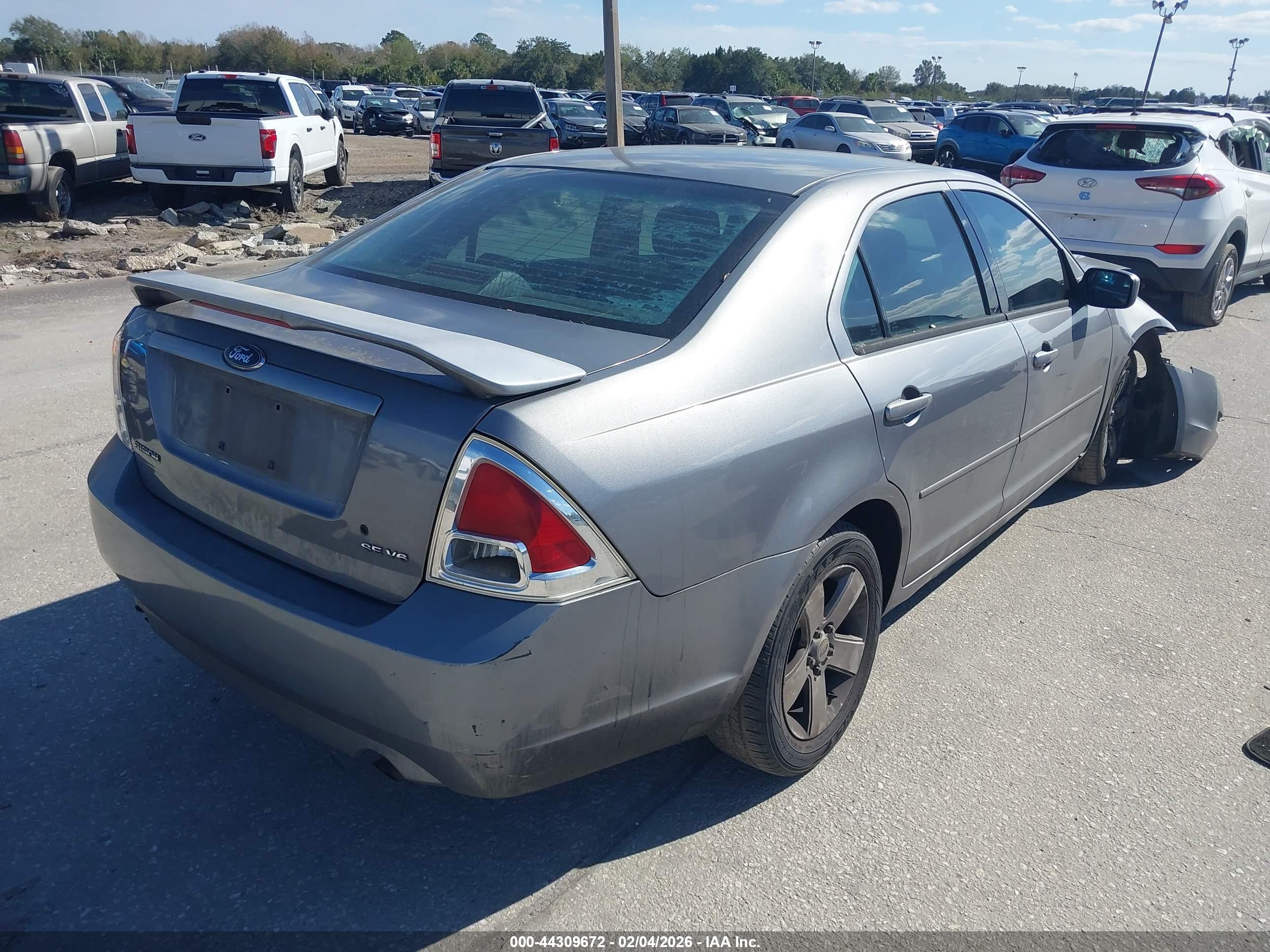 FORD FUSION image 4