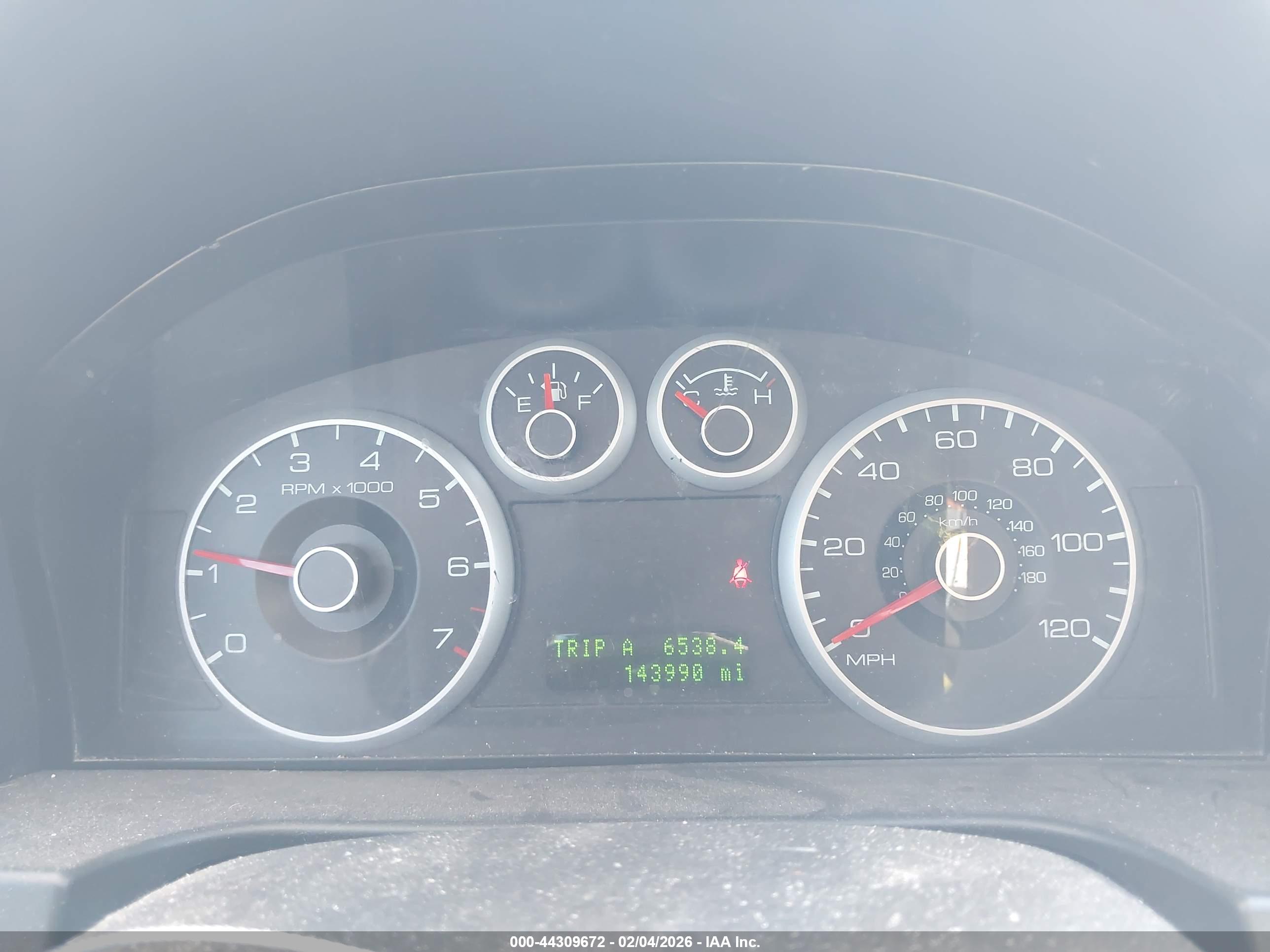 FORD FUSION image 7