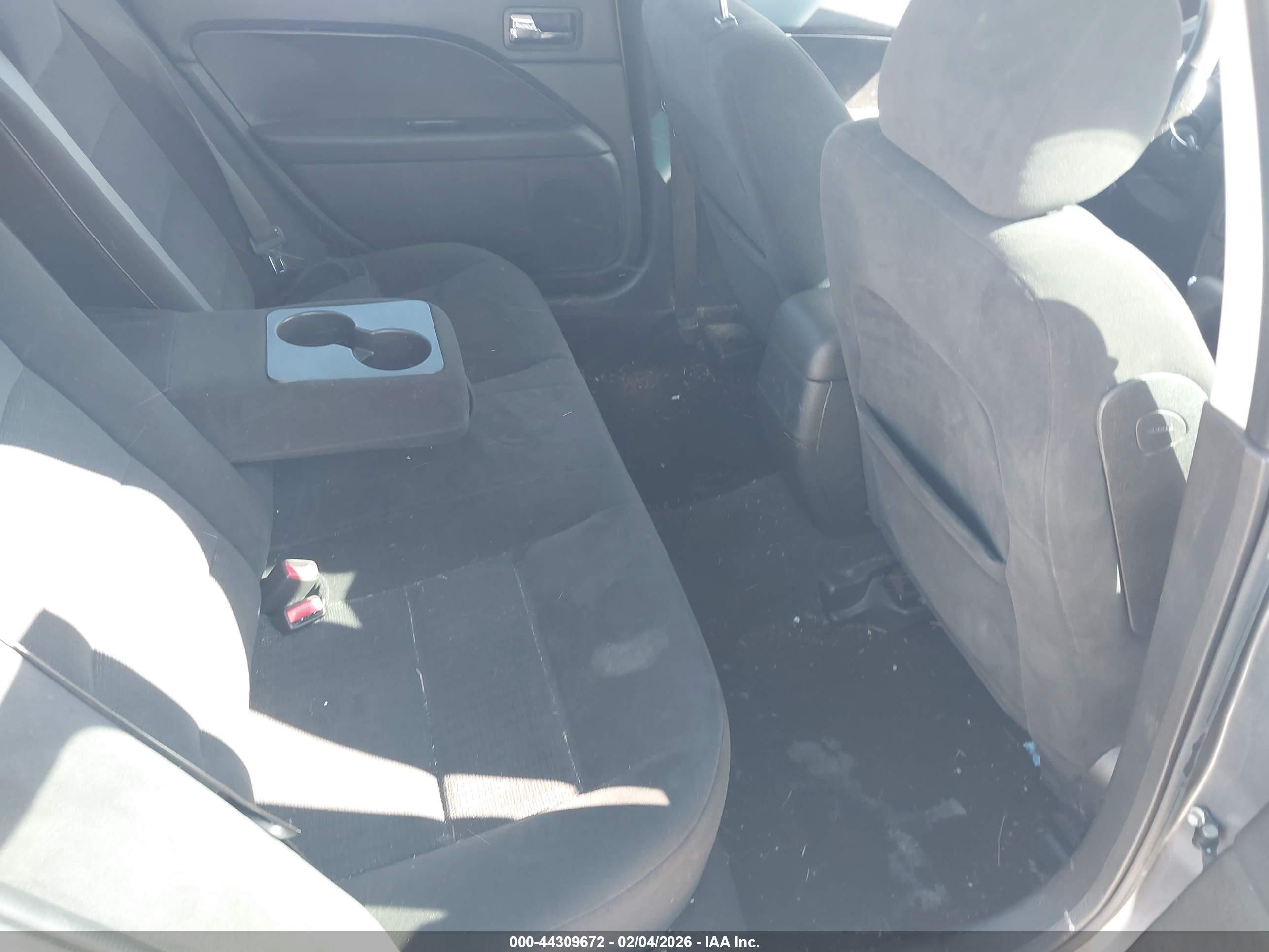 FORD FUSION image 8