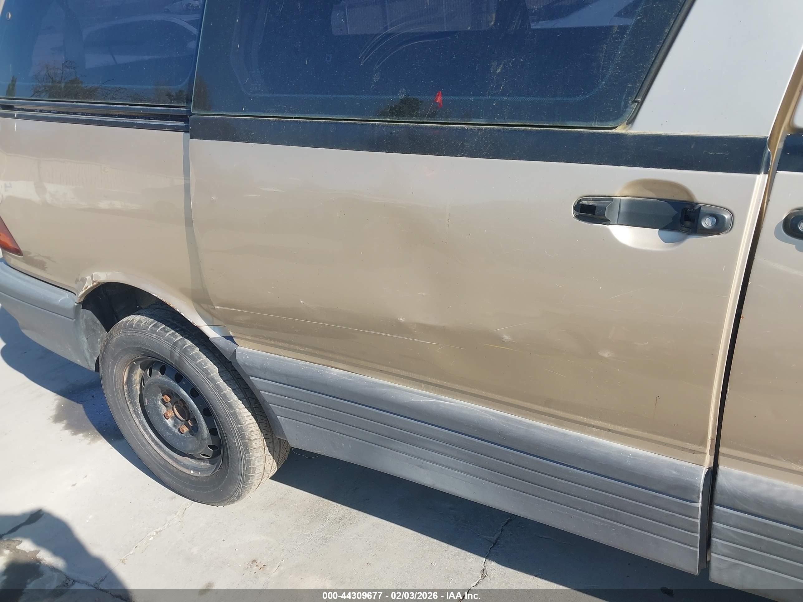 TOYOTA PREVIA image 6