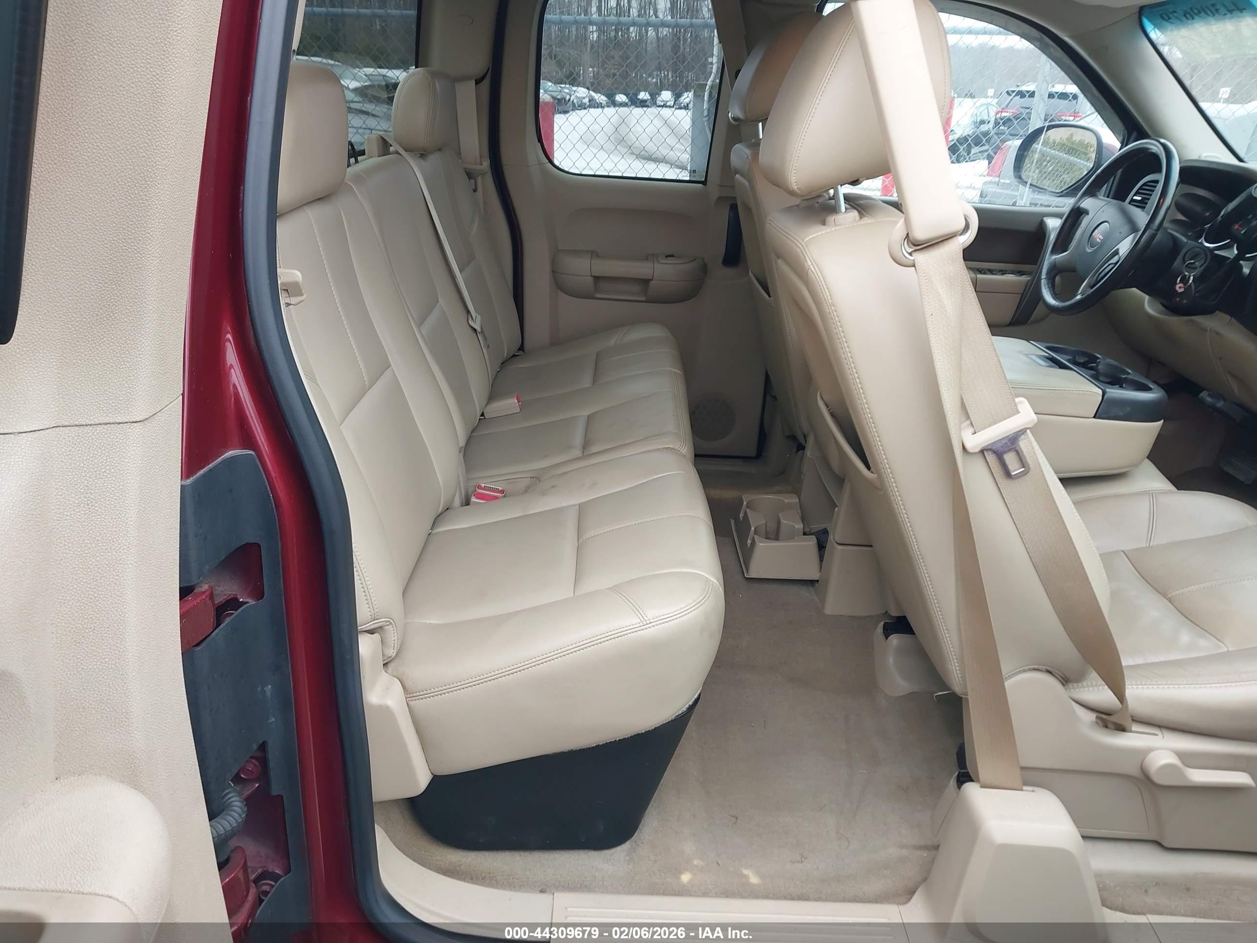 GMC SIERRA image 8