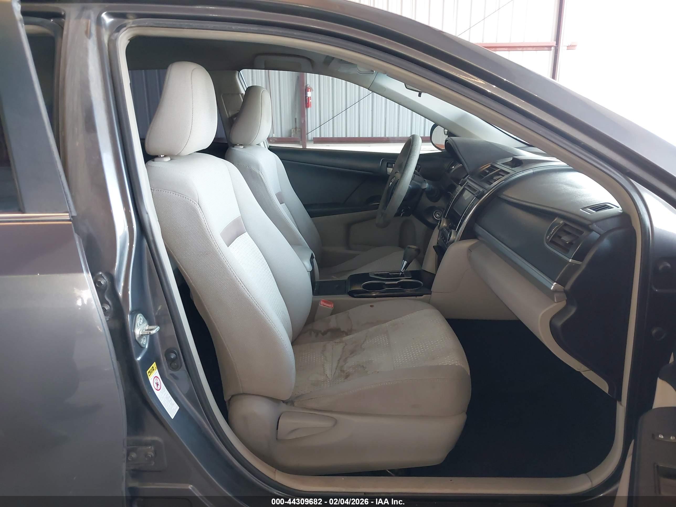 TOYOTA CAMRY image 5