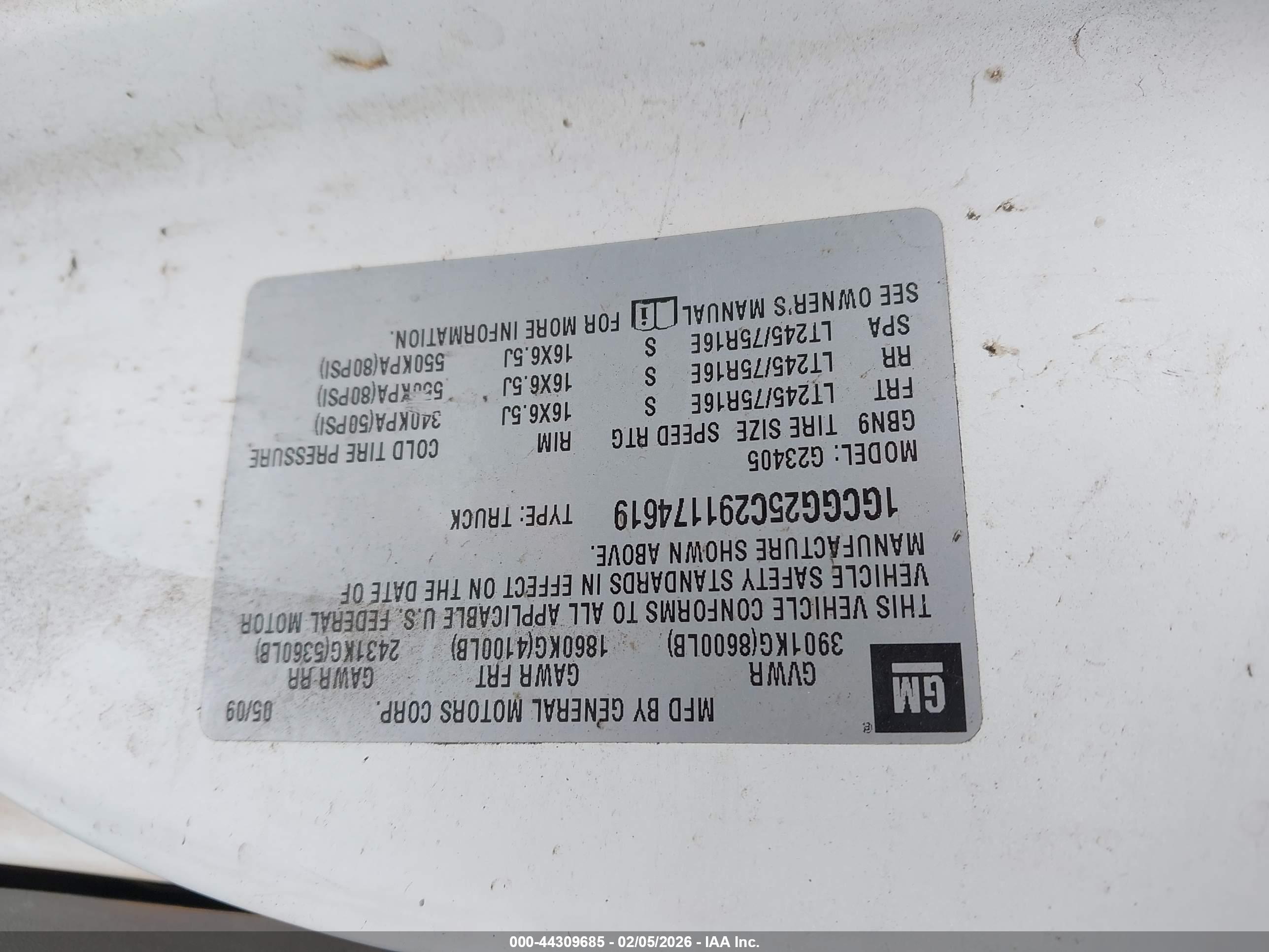 CHEVROLET EXPRESS image 9