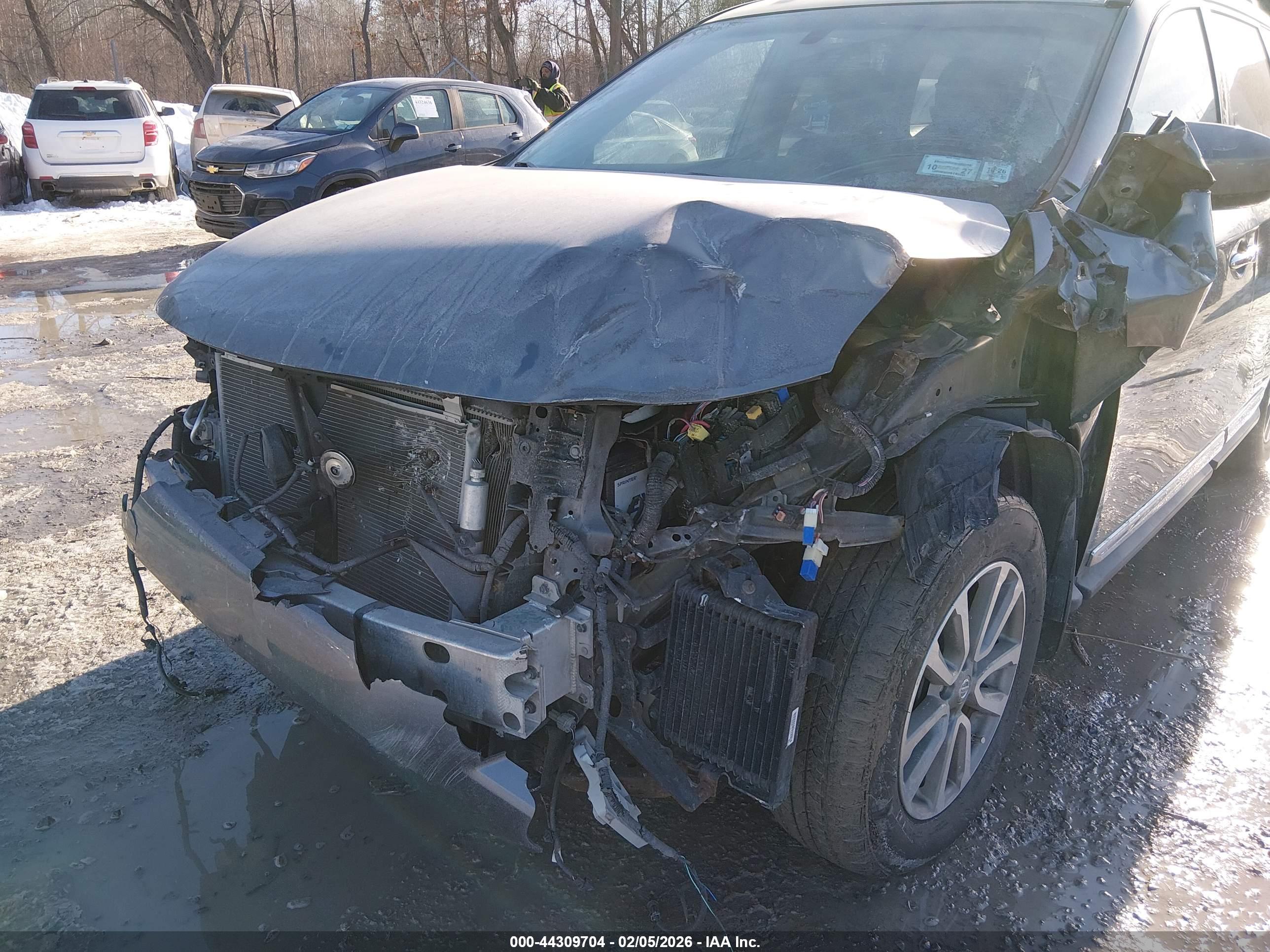NISSAN PATHFINDER image 6