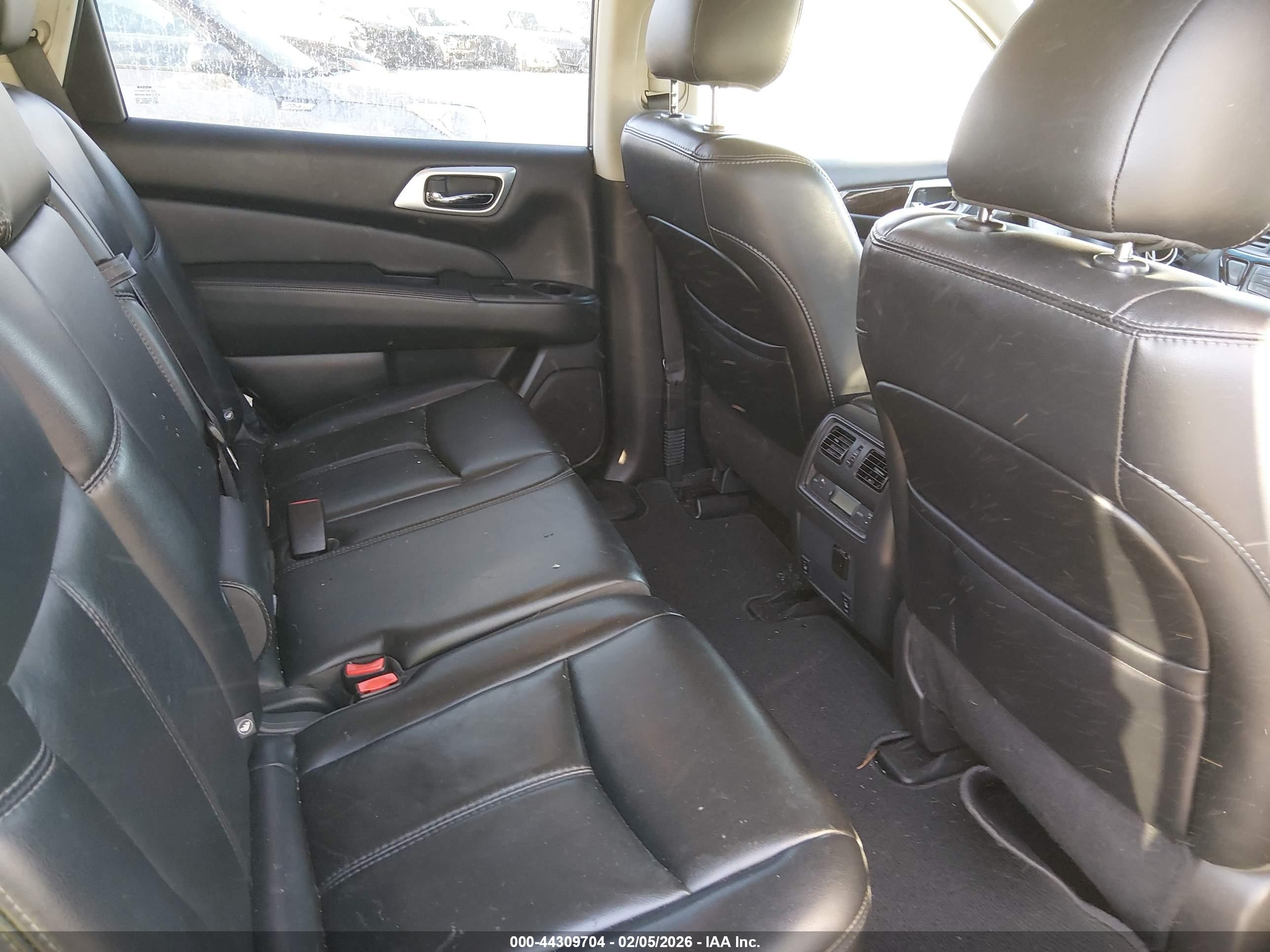 NISSAN PATHFINDER image 8