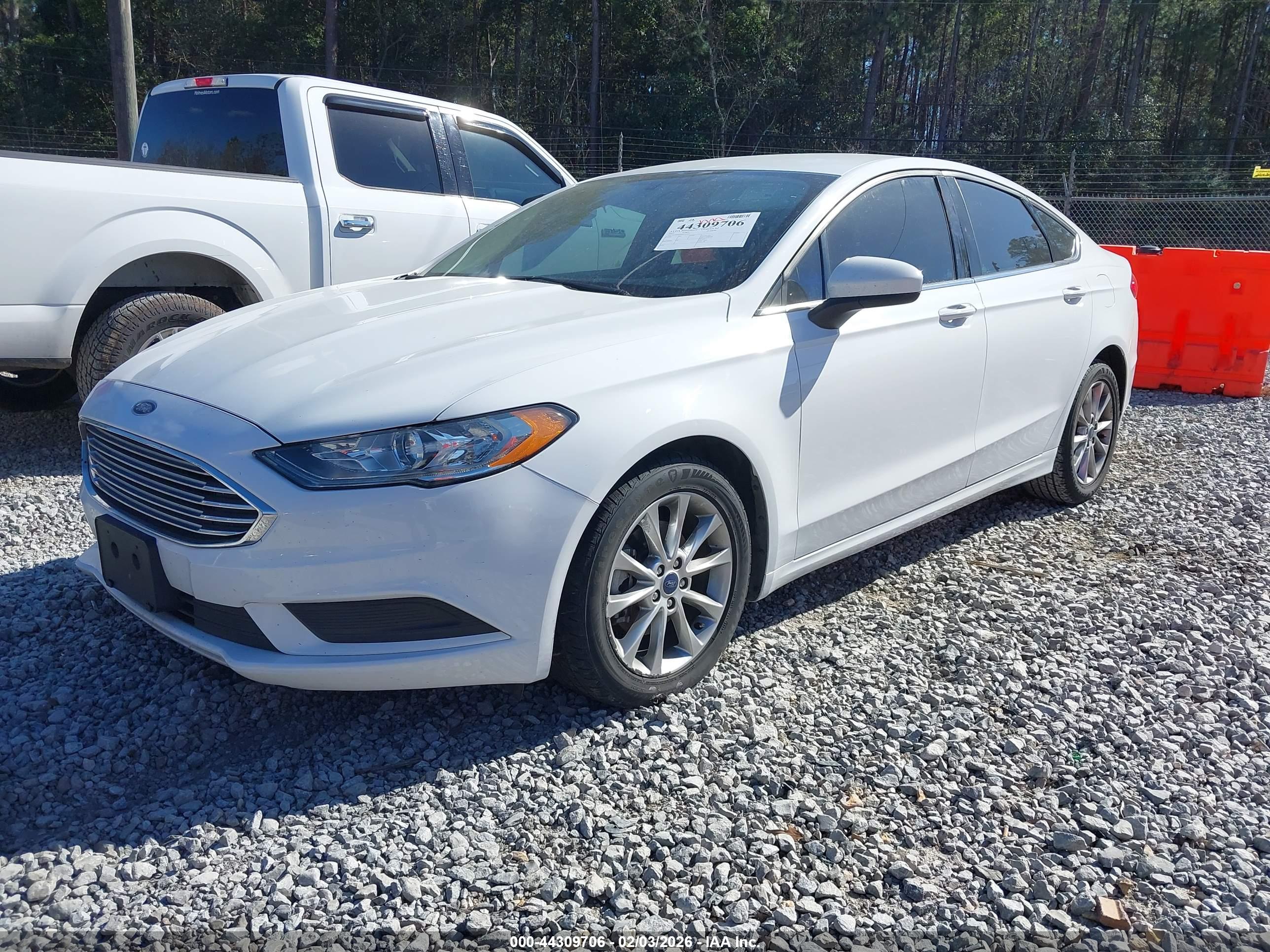FORD FUSION image 2