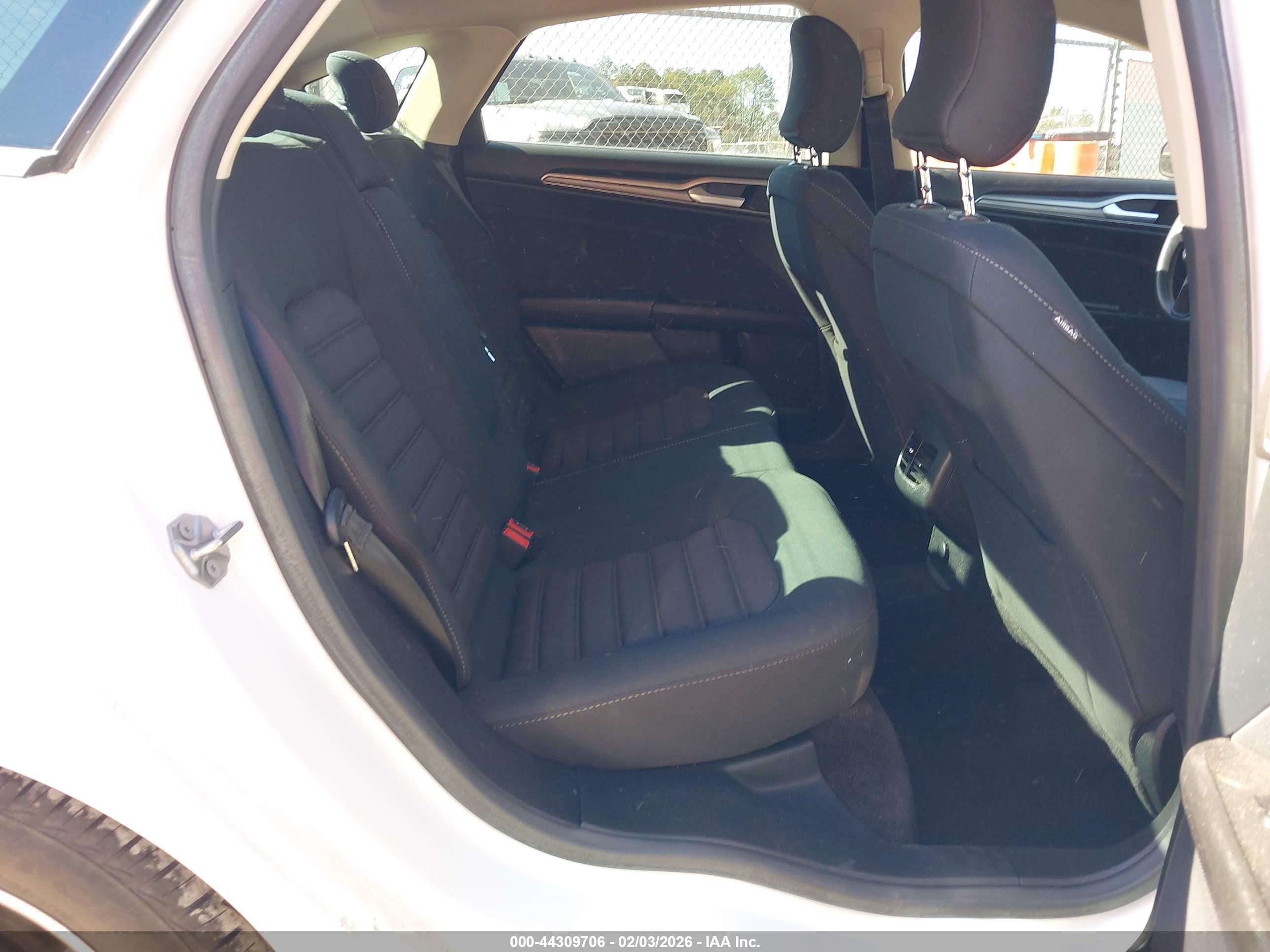 FORD FUSION image 8