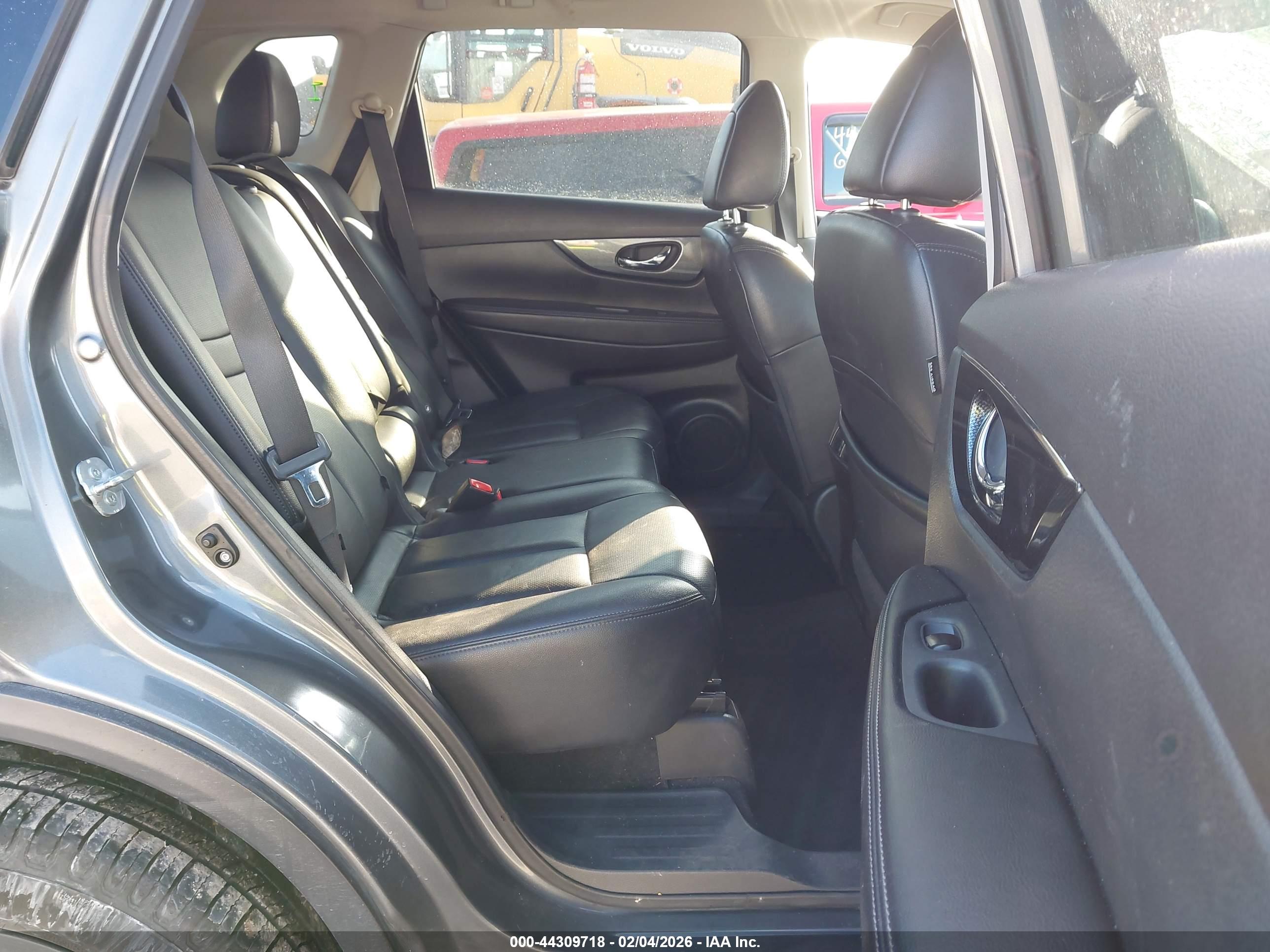 NISSAN ROGUE image 8