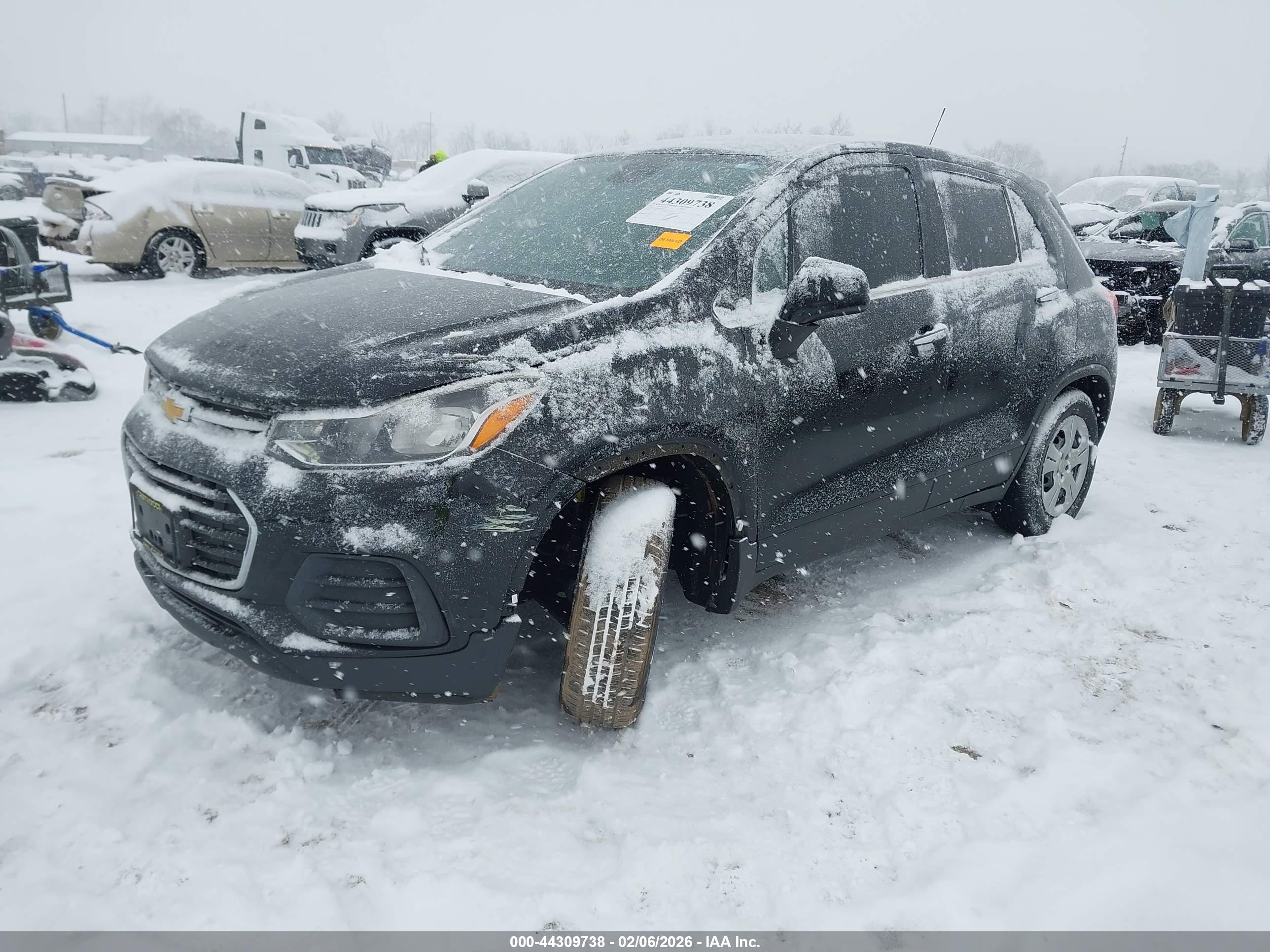 CHEVROLET TRAX image 2