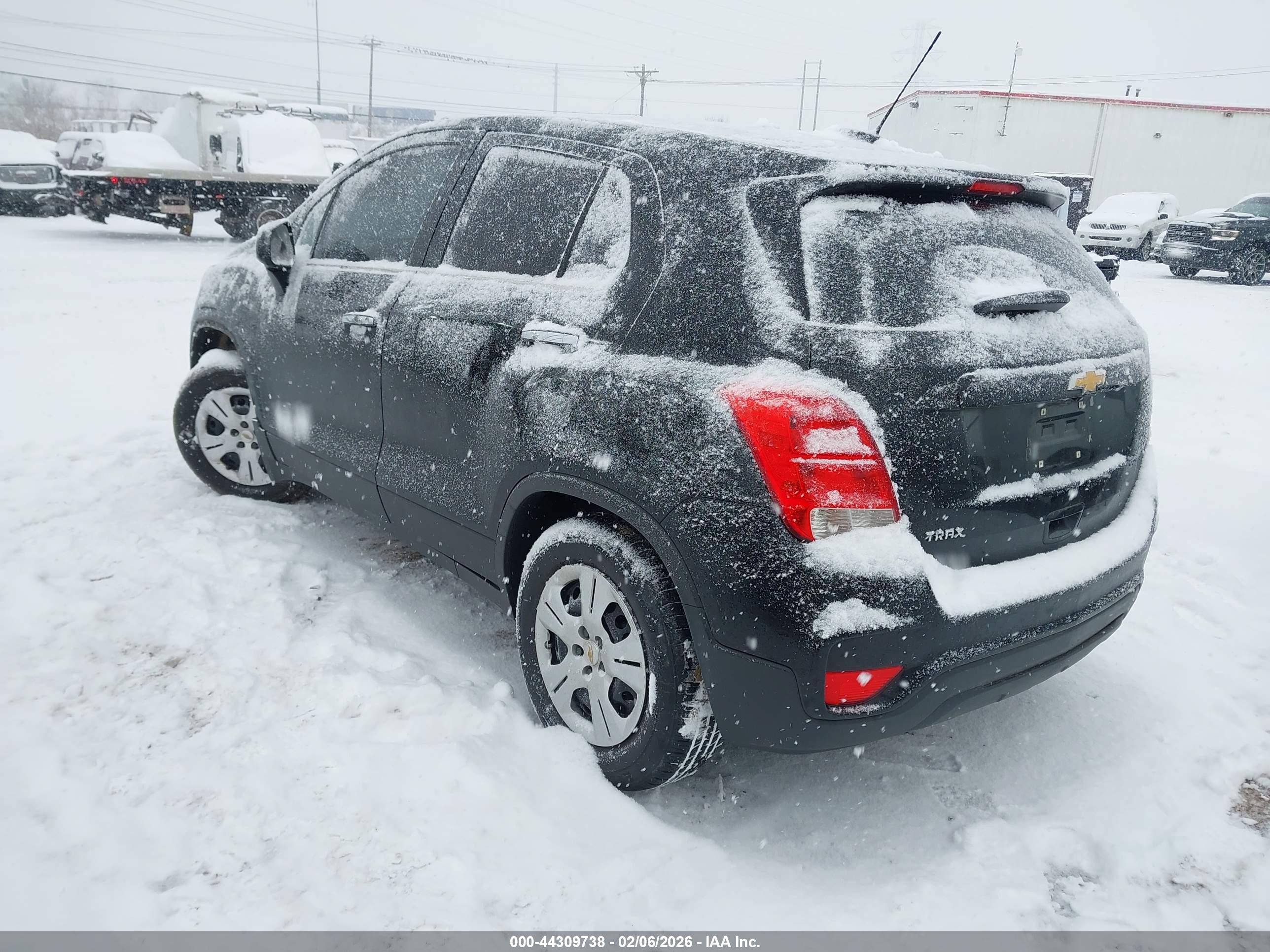 CHEVROLET TRAX image 3
