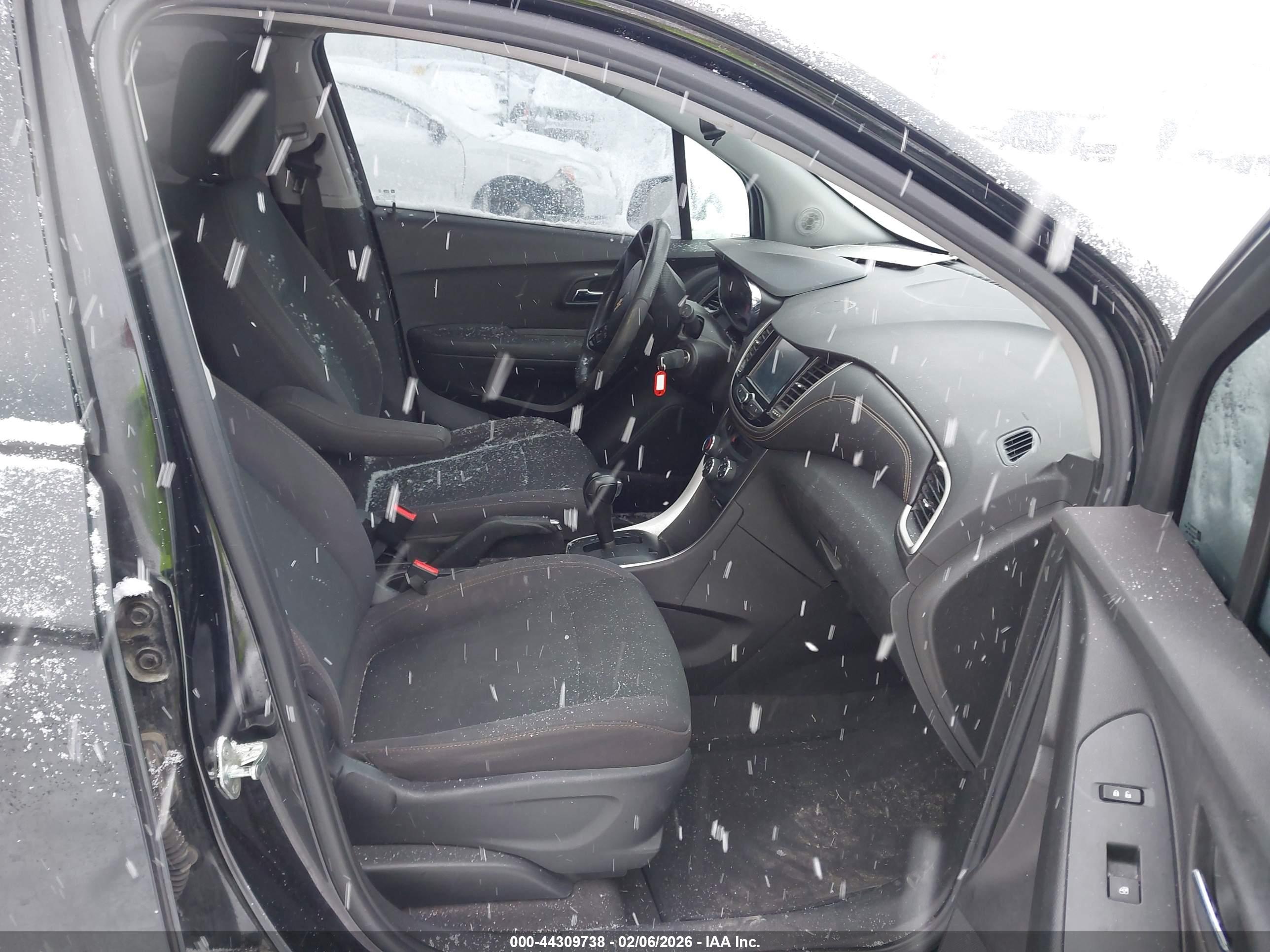CHEVROLET TRAX image 5