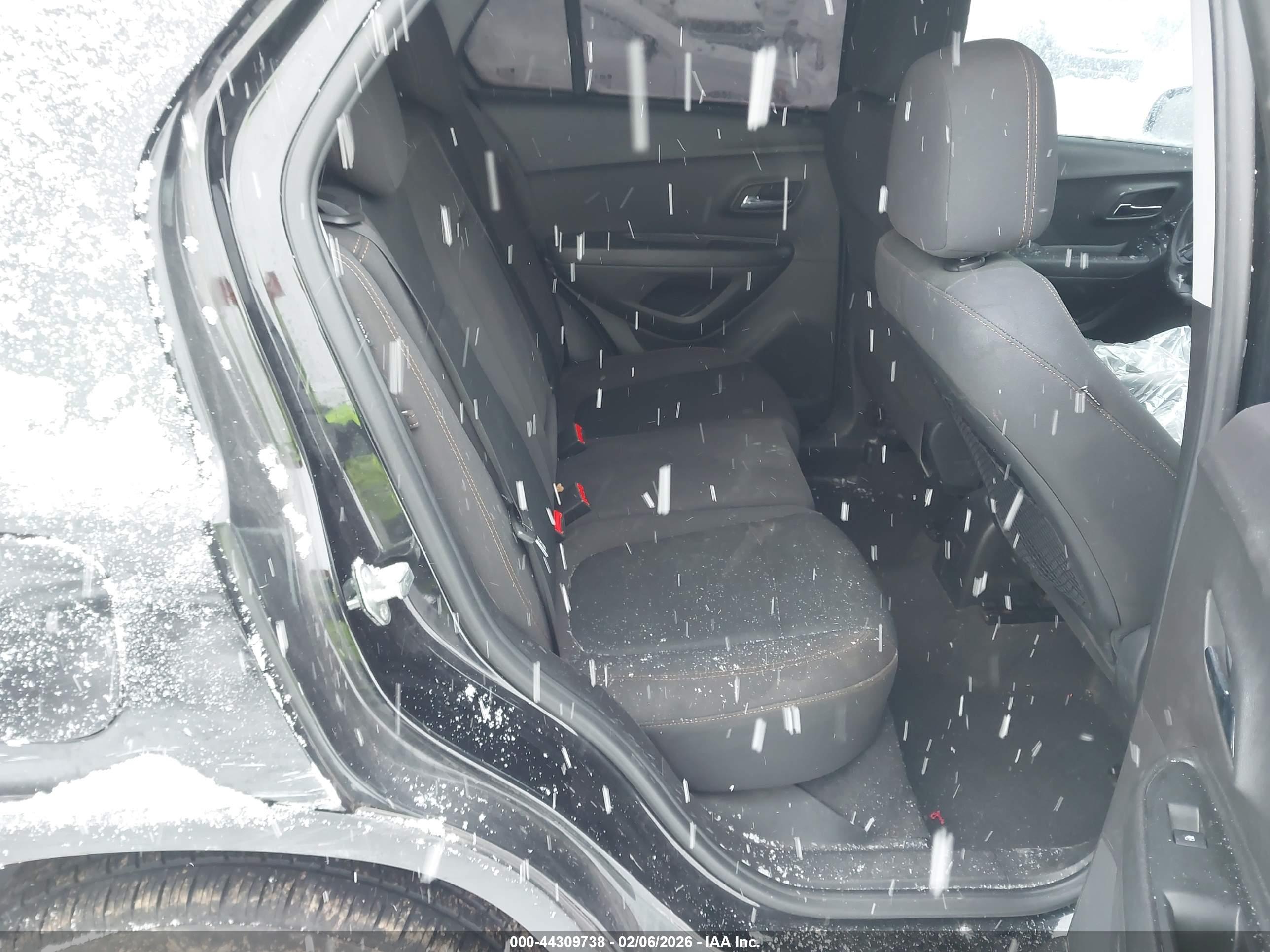 CHEVROLET TRAX image 8