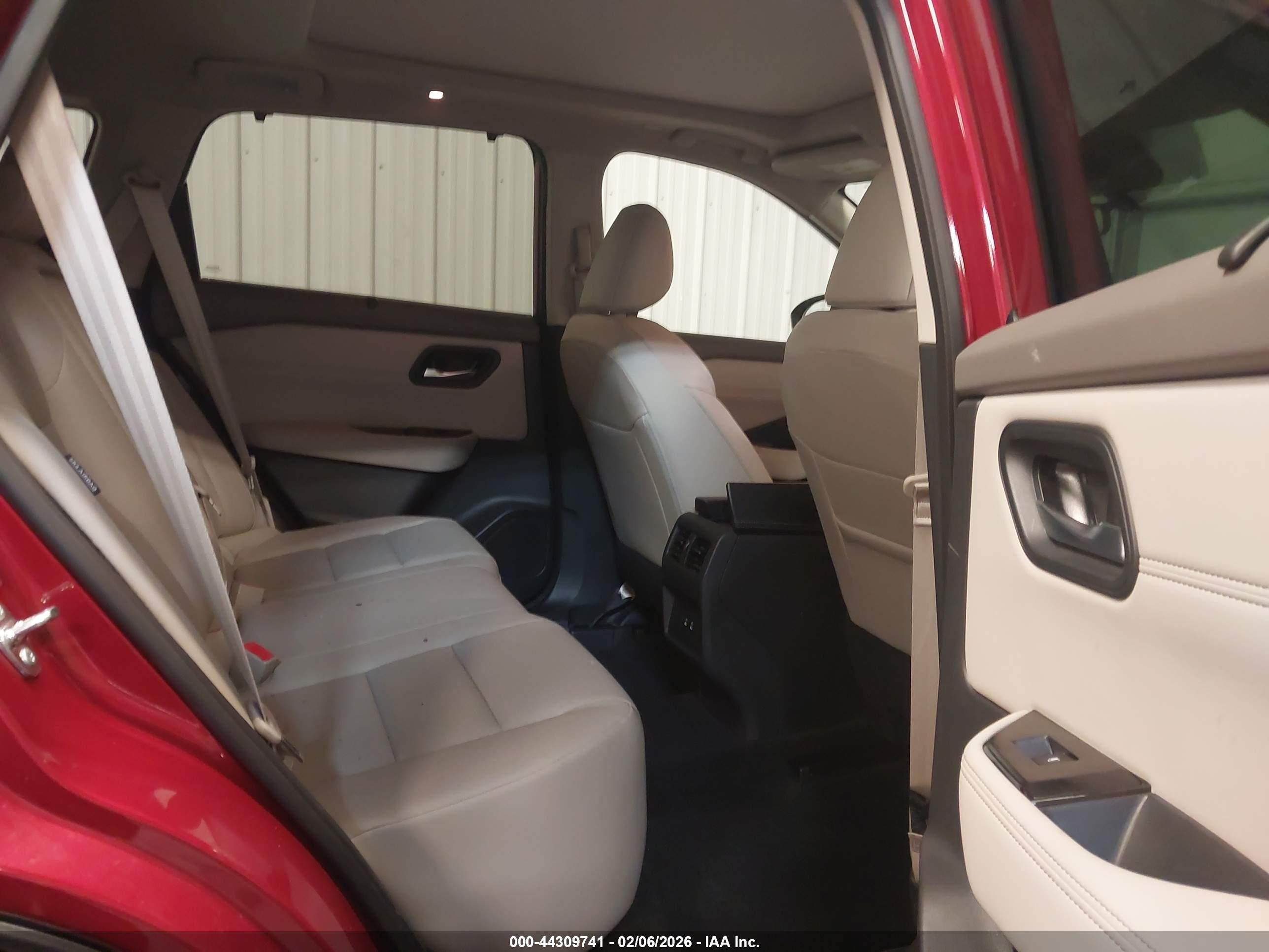NISSAN ROGUE image 8