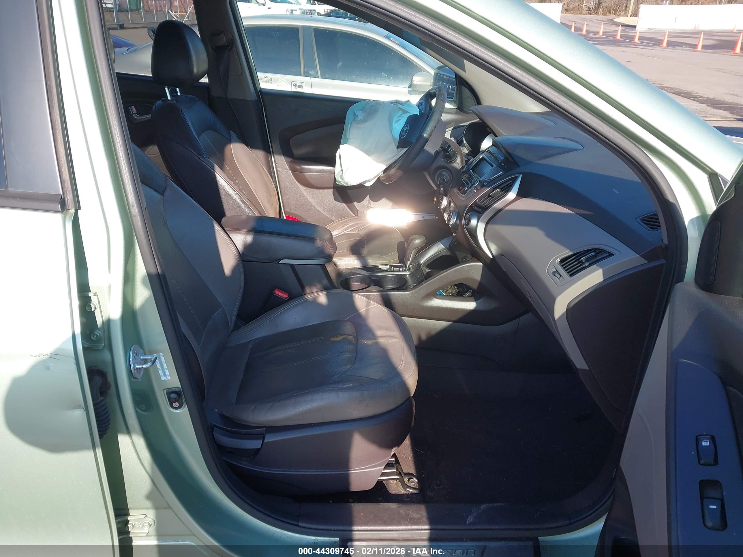 HYUNDAI TUCSON image 5