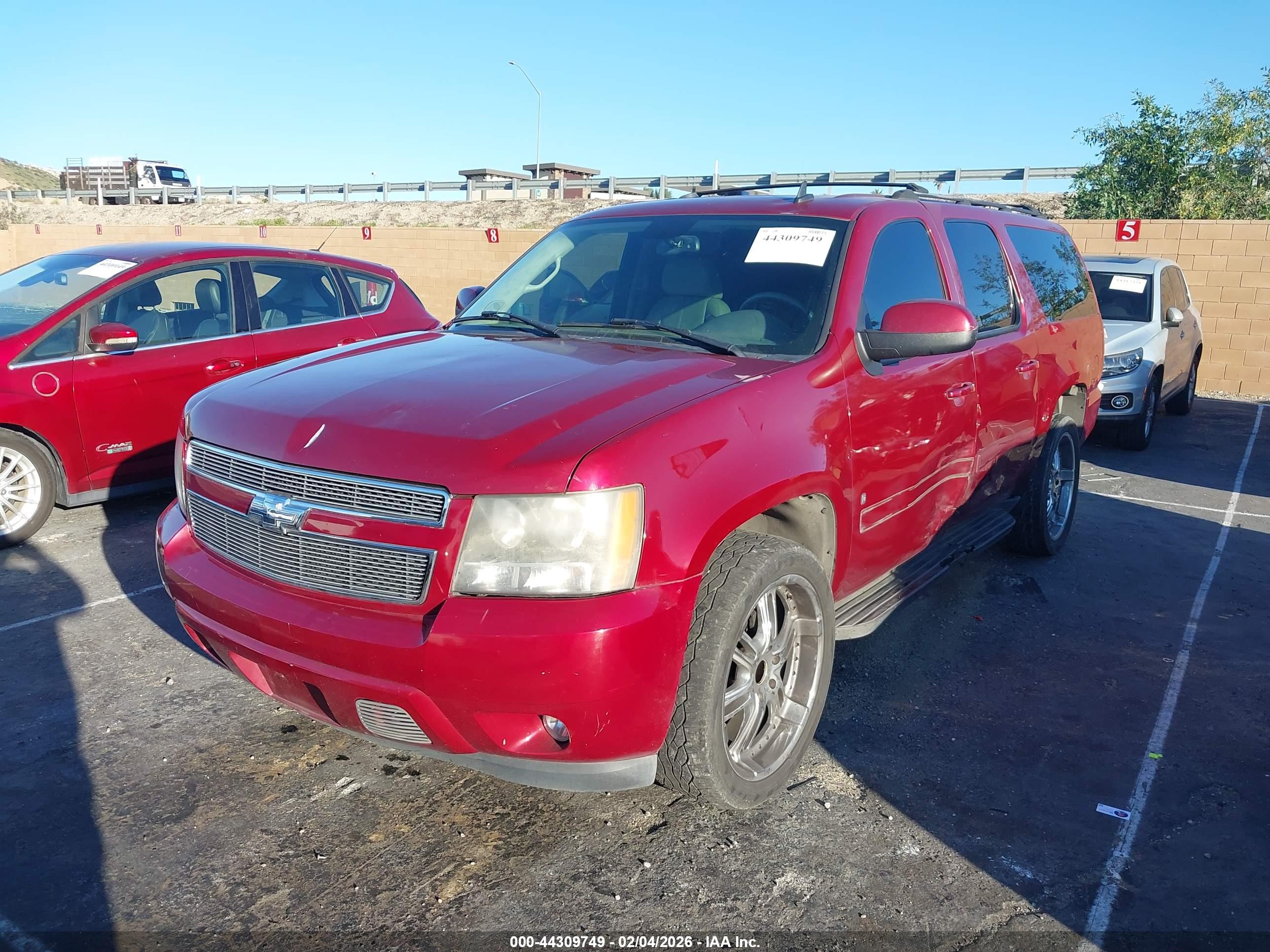 CHEVROLET SUBURBAN image 2