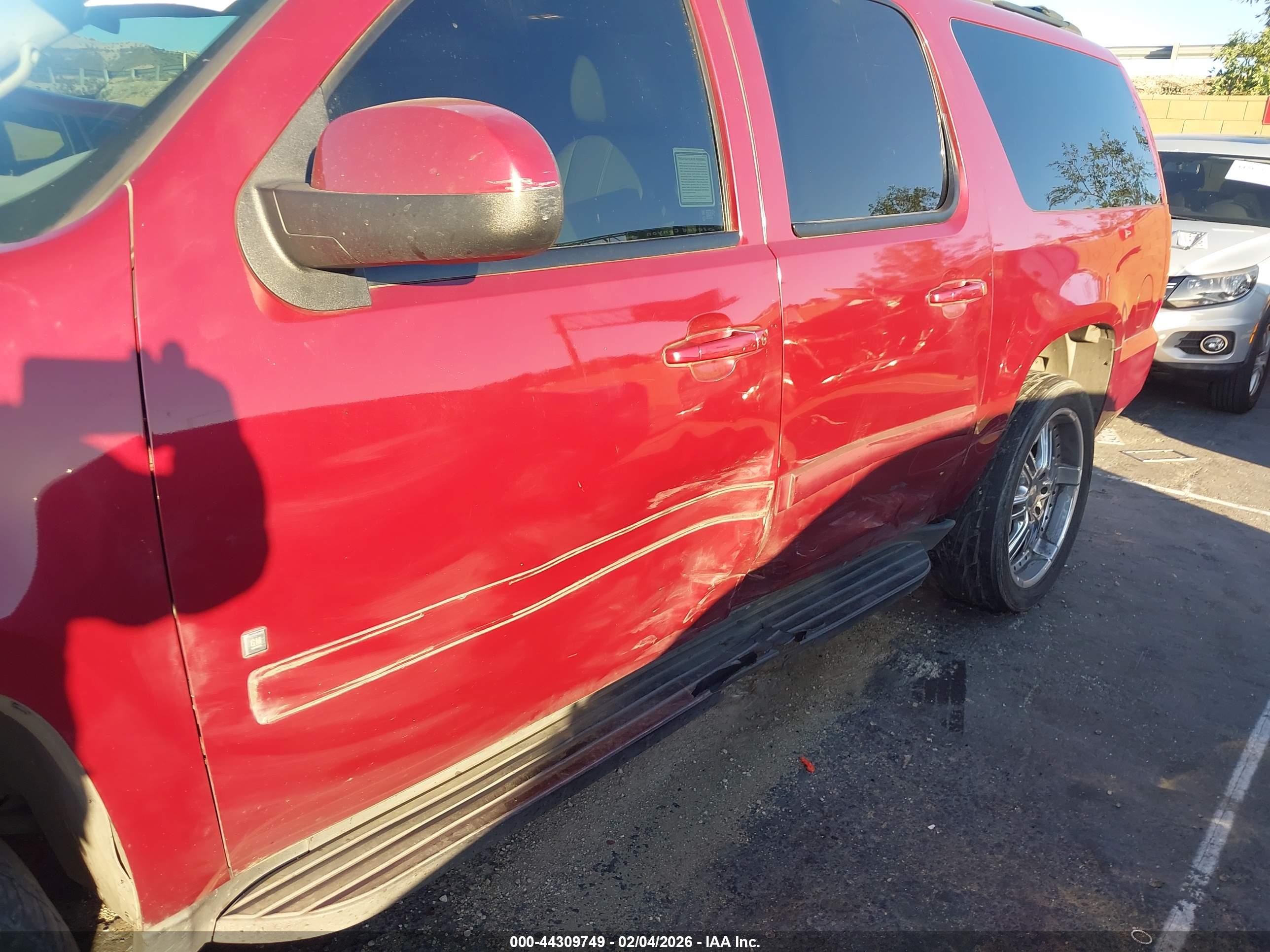 CHEVROLET SUBURBAN image 6