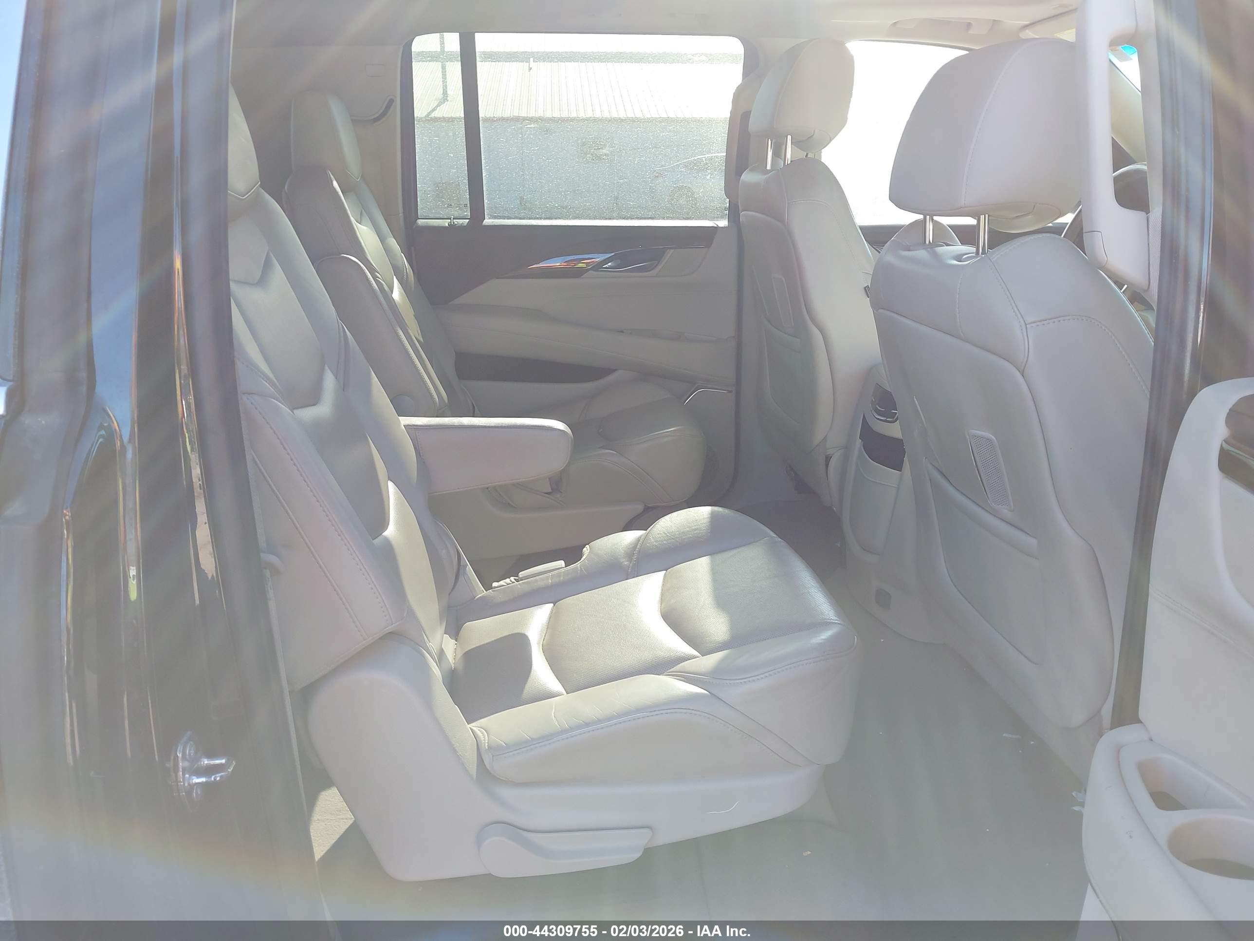 CADILLAC ESCALADE image 8