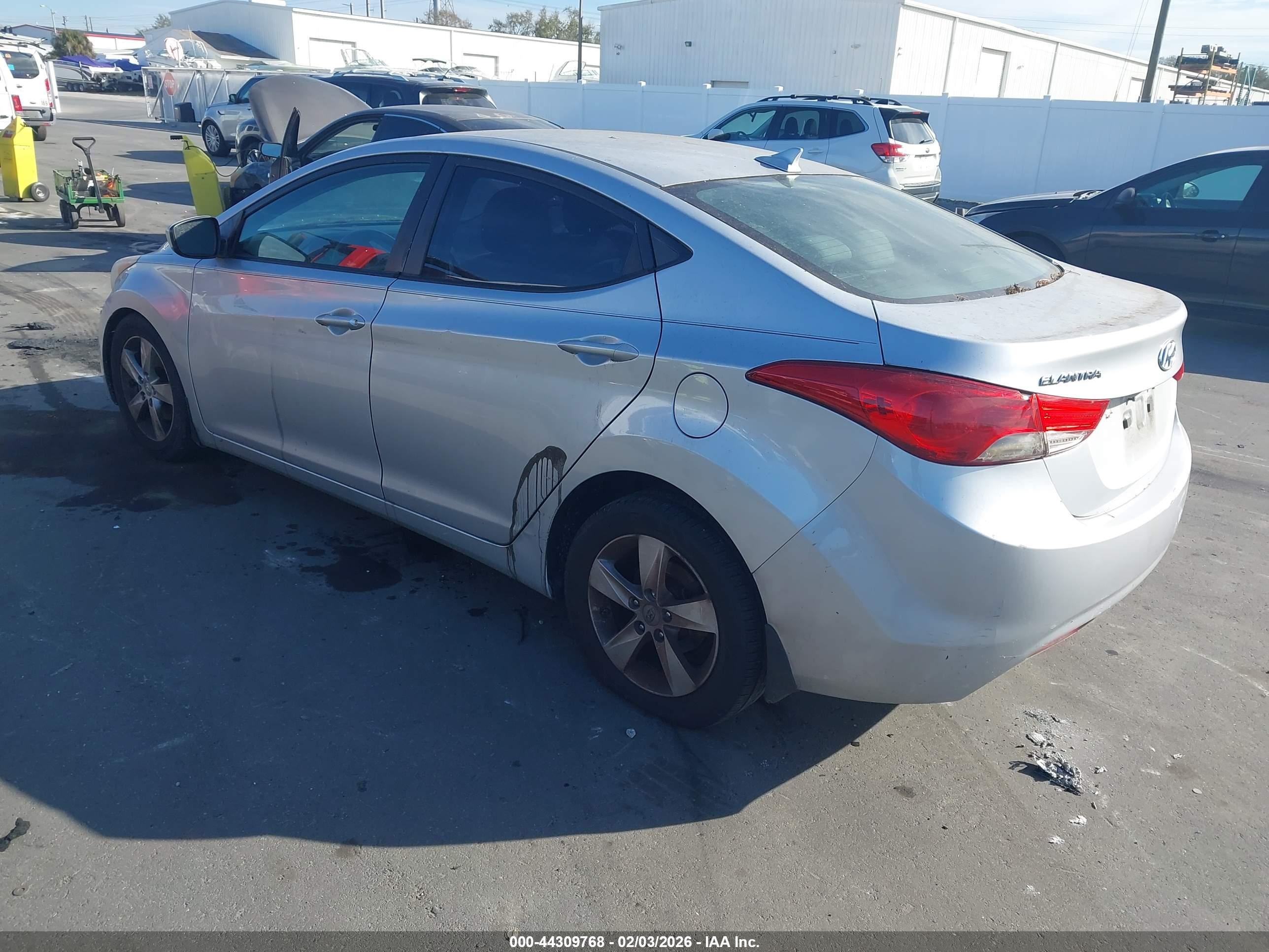 HYUNDAI ELANTRA image 3