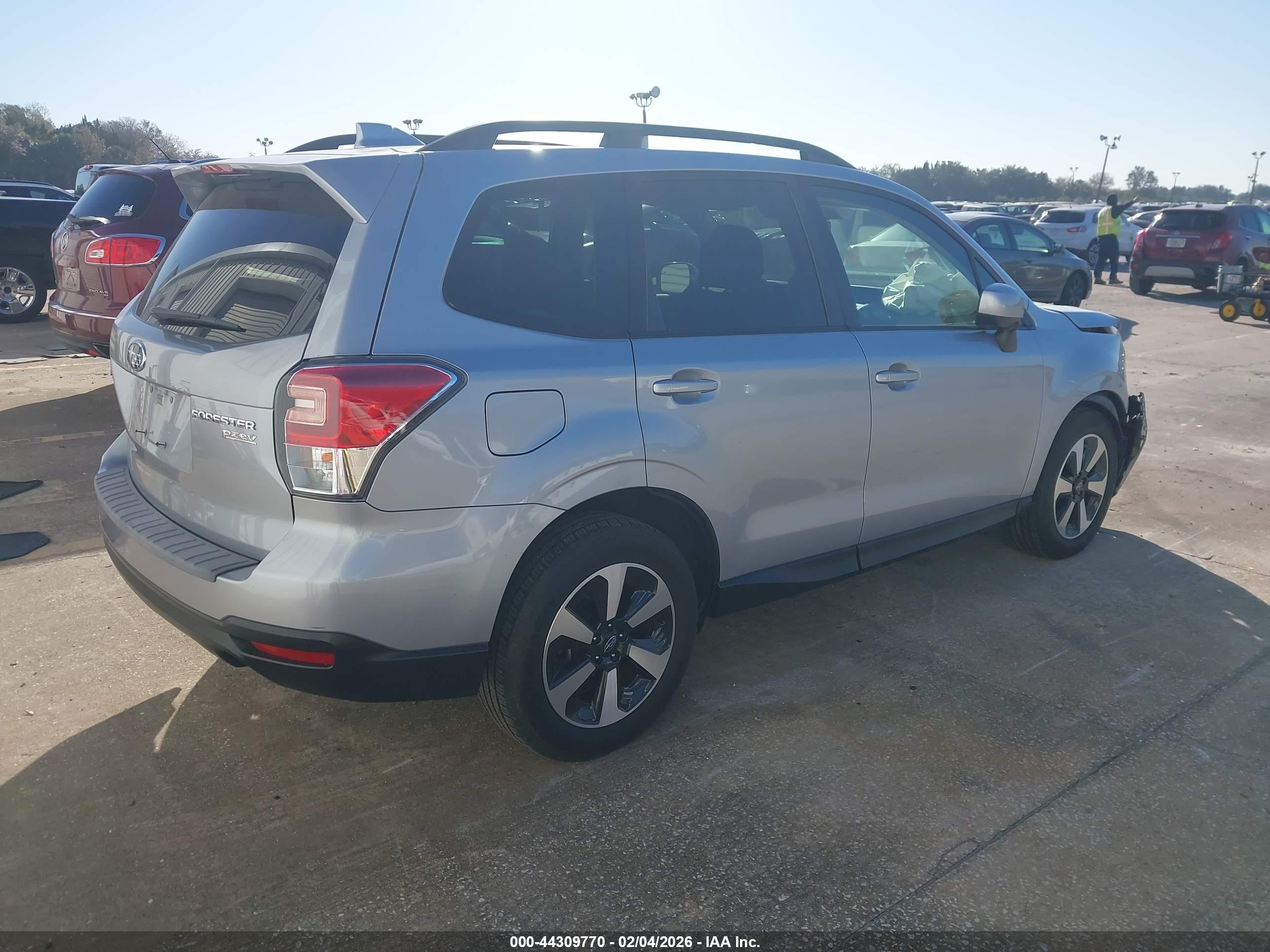 SUBARU FORESTER image 4