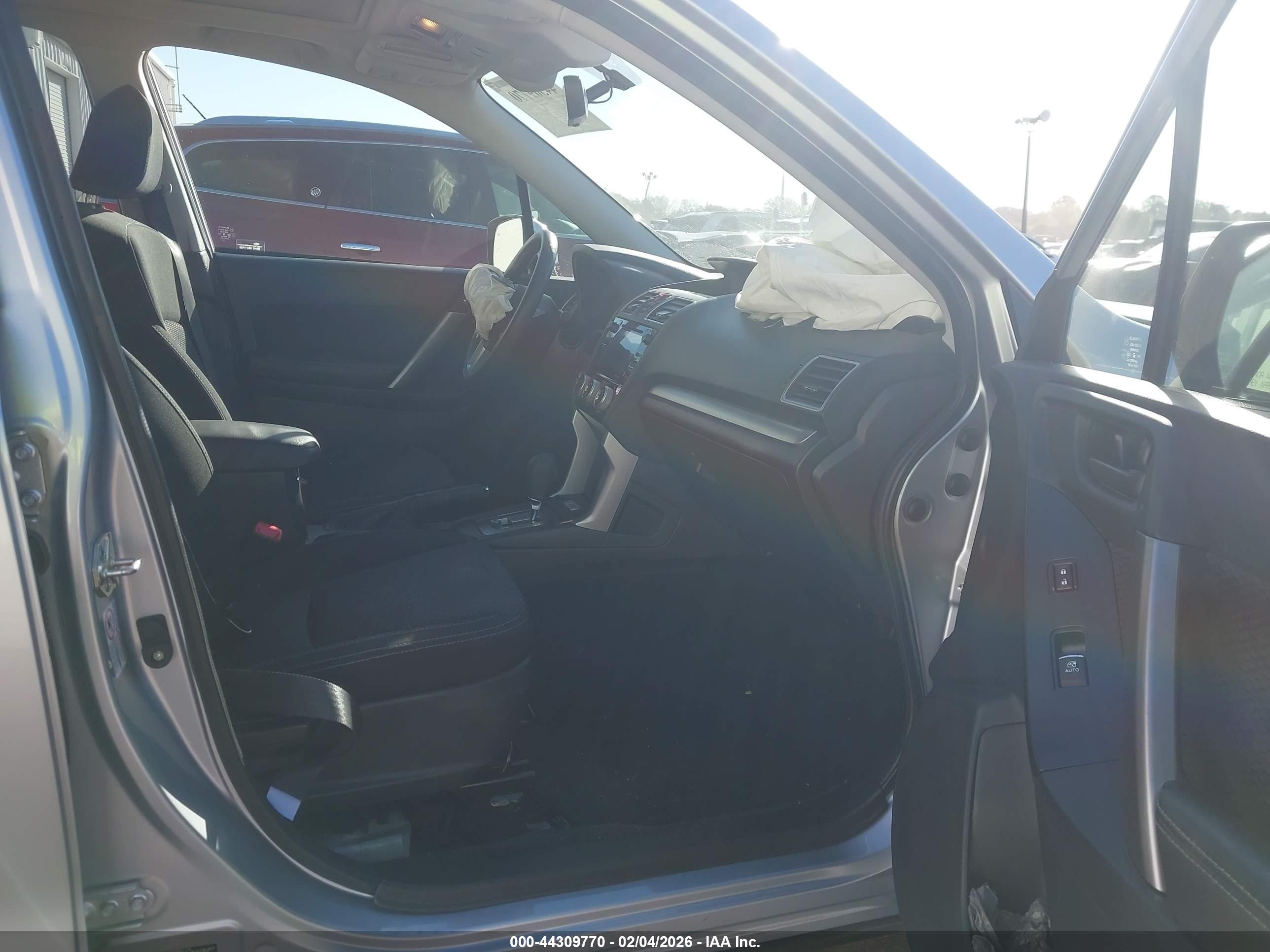 SUBARU FORESTER image 5