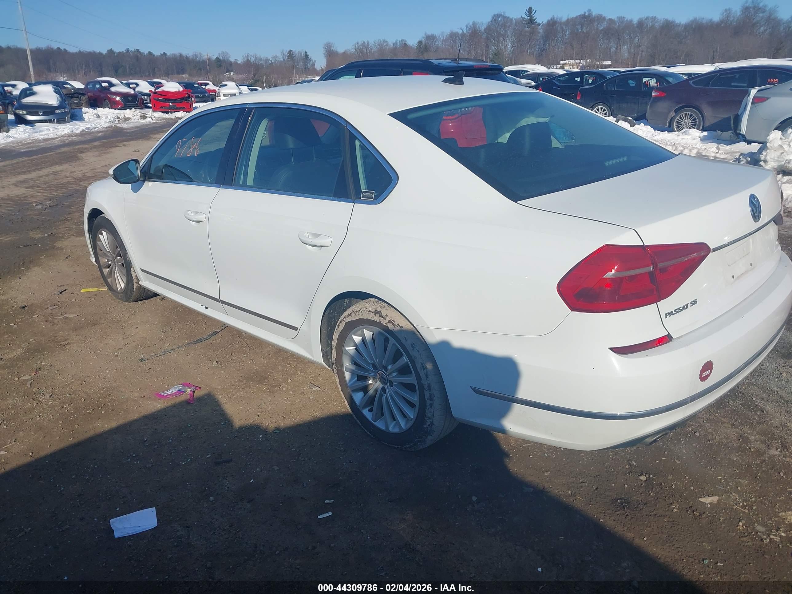 VOLKSWAGEN PASSAT image 3