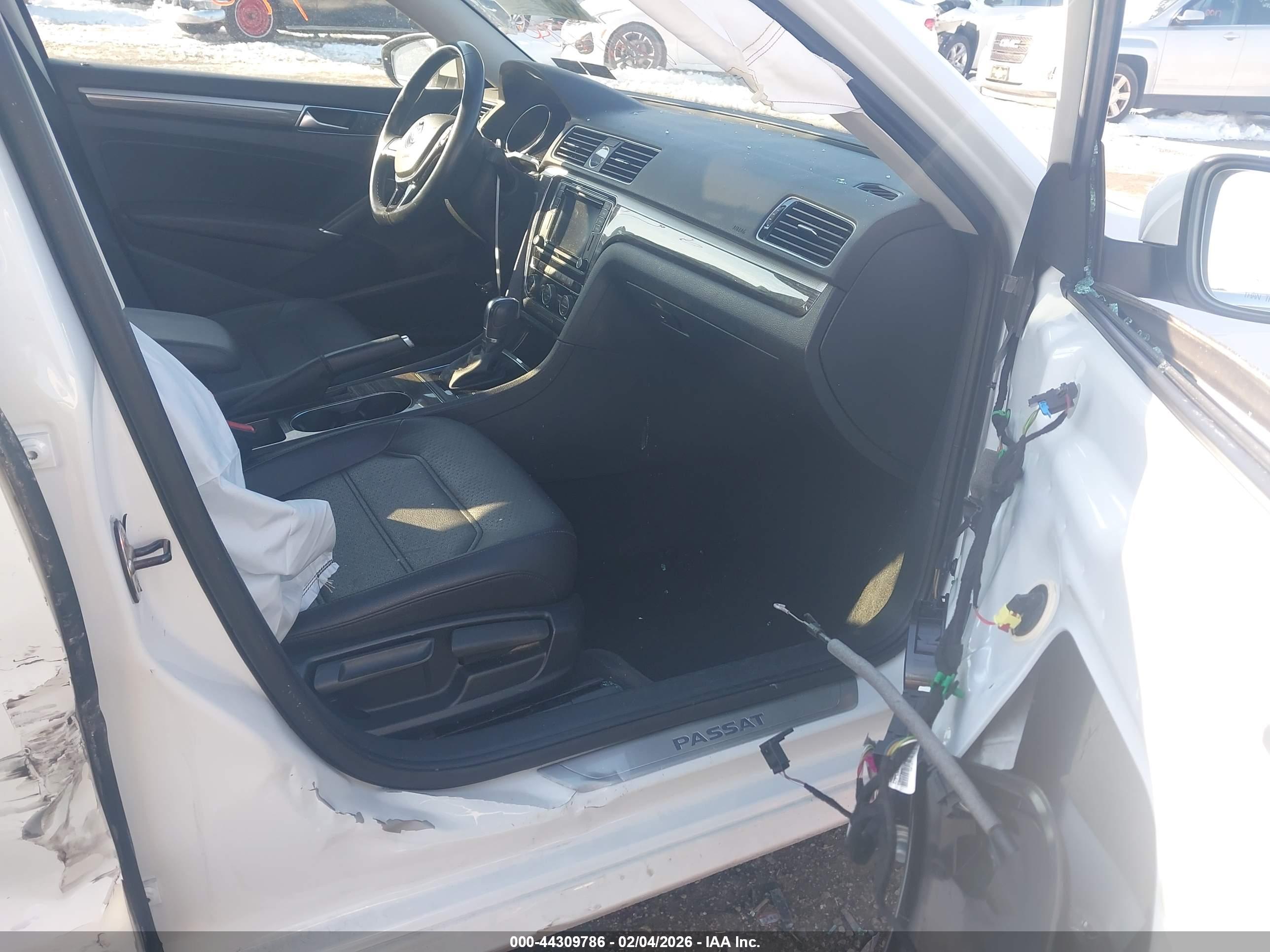 VOLKSWAGEN PASSAT image 5