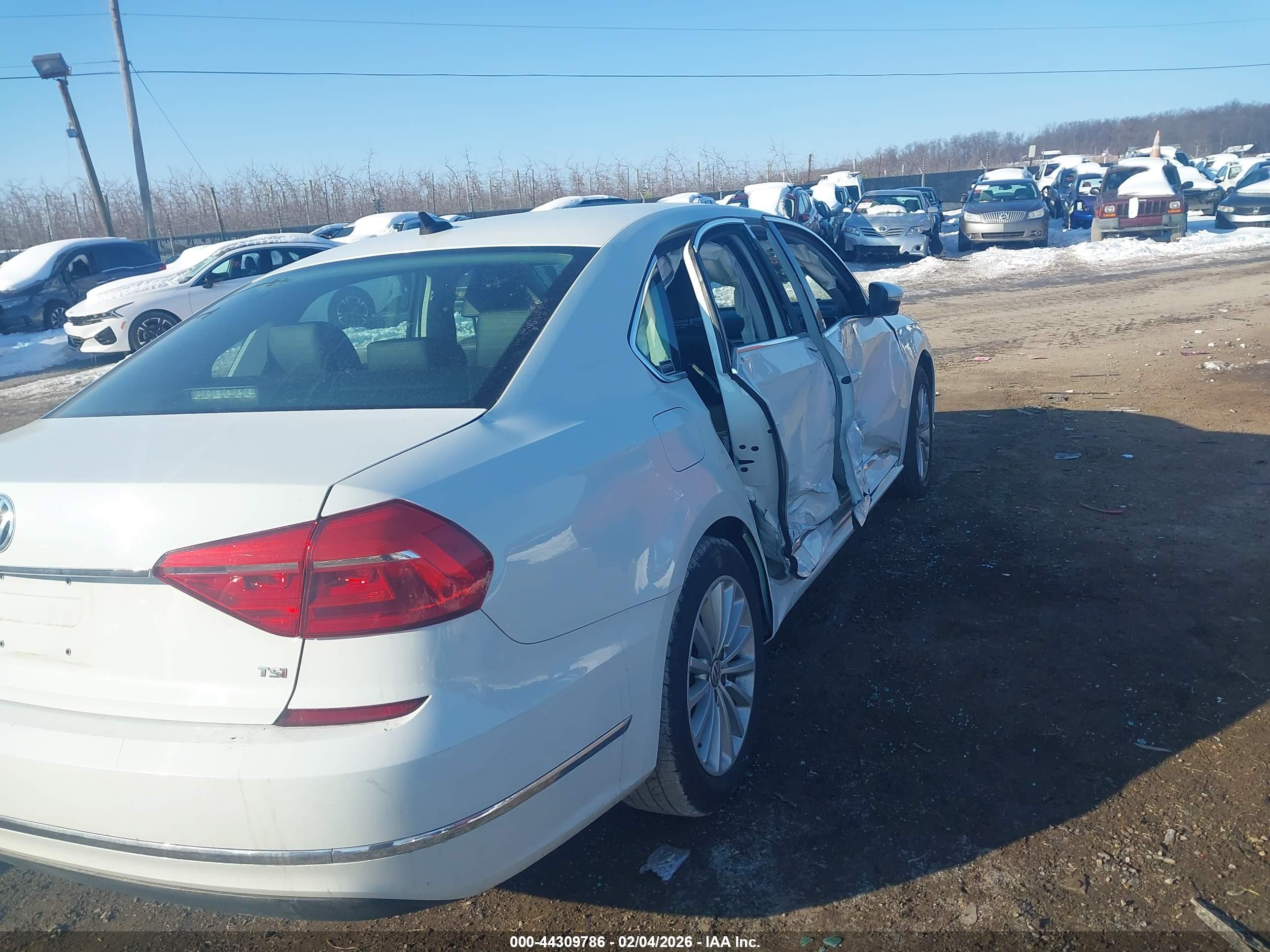 VOLKSWAGEN PASSAT image 6