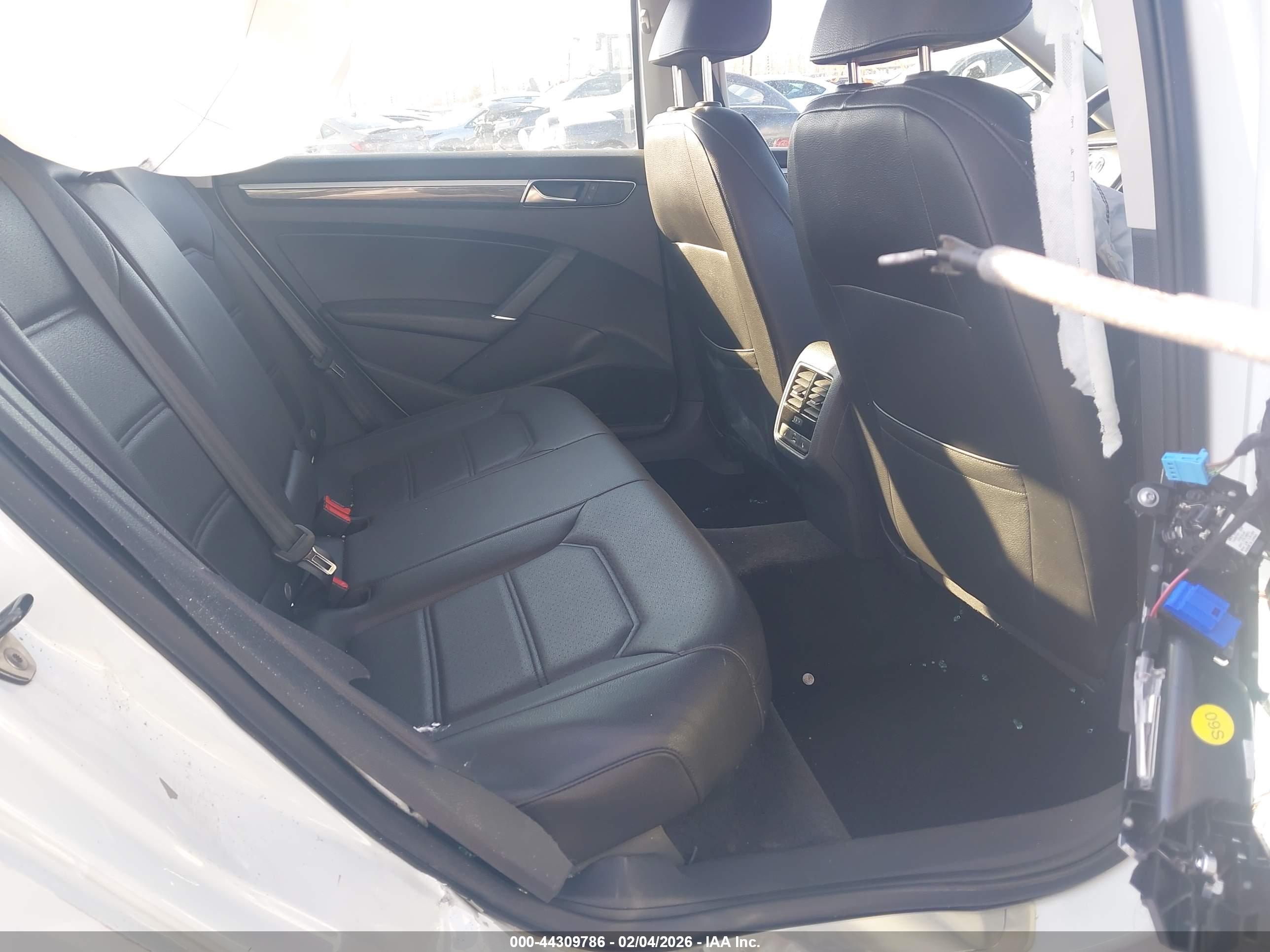 VOLKSWAGEN PASSAT image 8