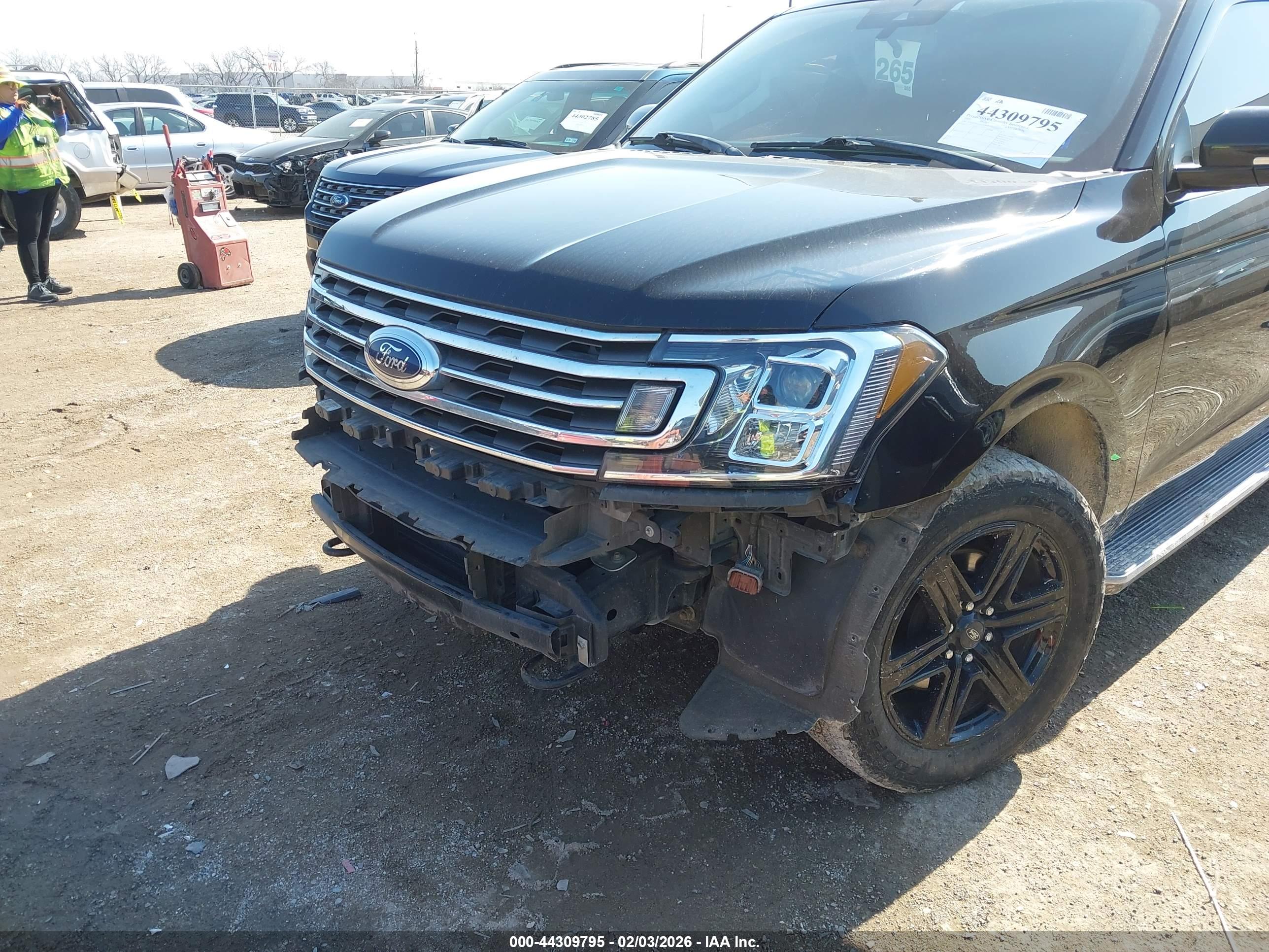 FORD EXPEDITION image 6