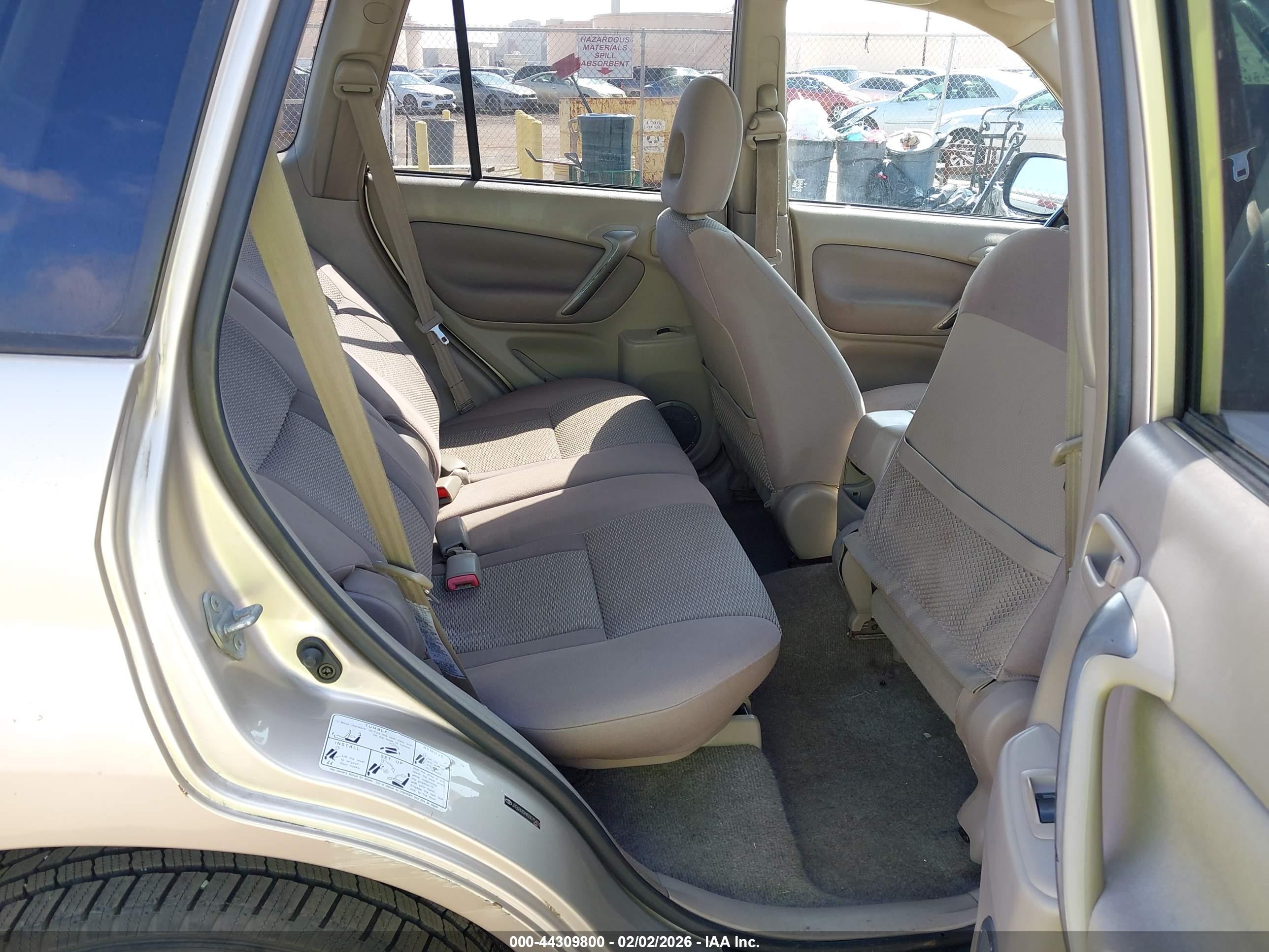 TOYOTA RAV4 image 8